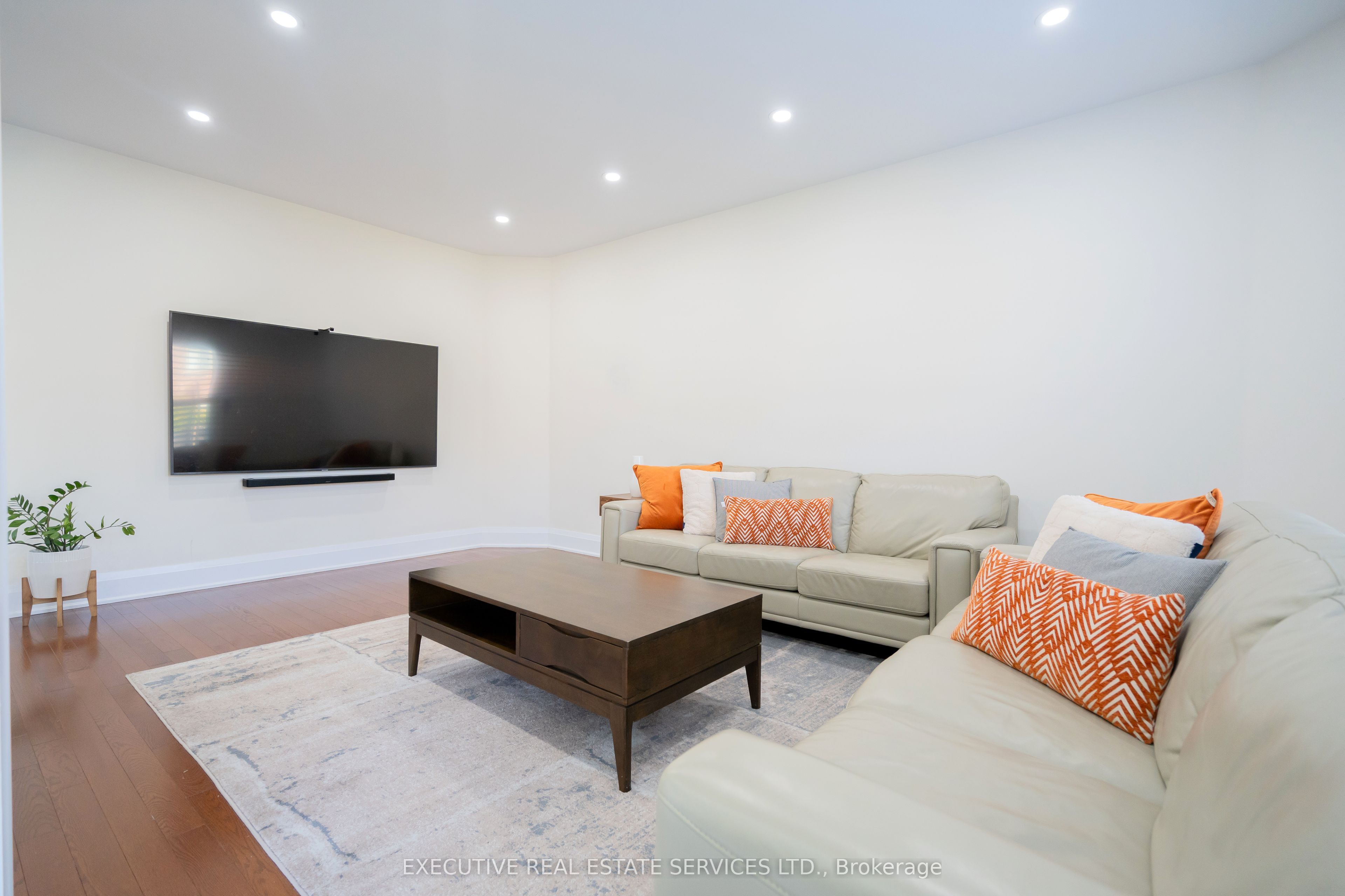 11 Goodsway Trail