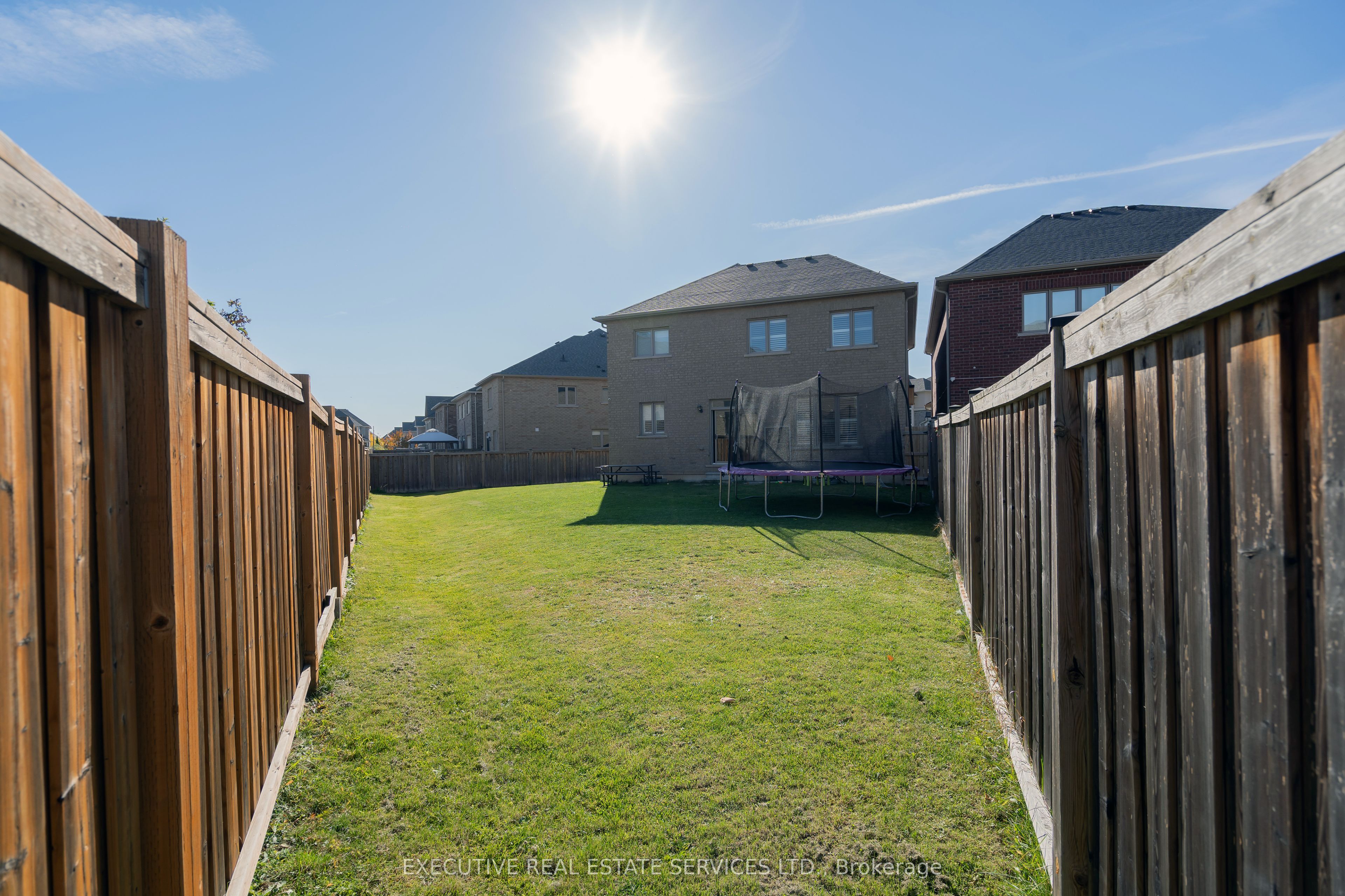 11 Goodsway Trail