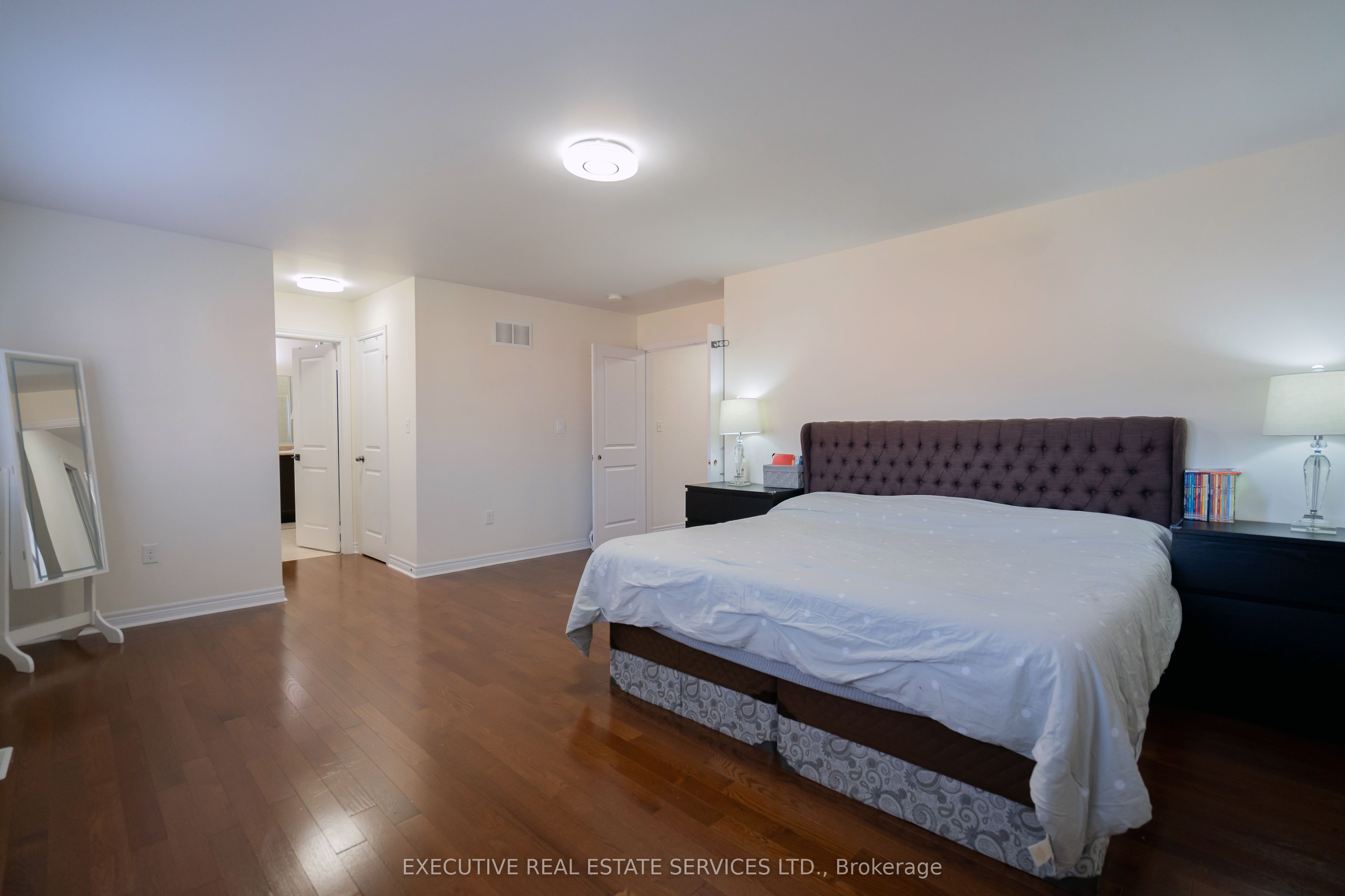 11 Goodsway Trail