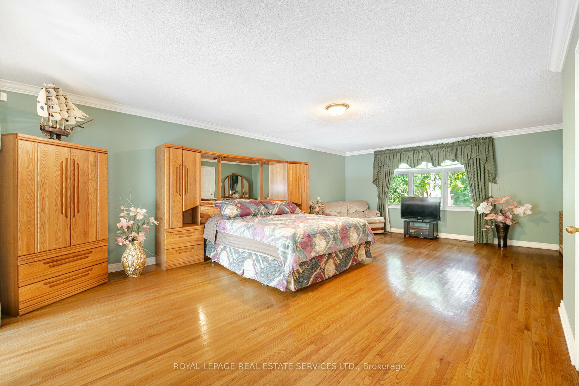 2130 Autumn Breeze Drive N