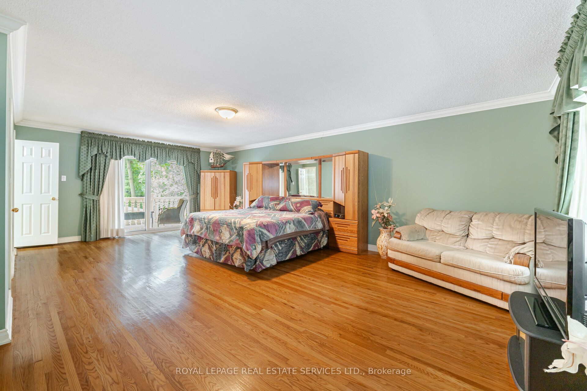2130 Autumn Breeze Drive N