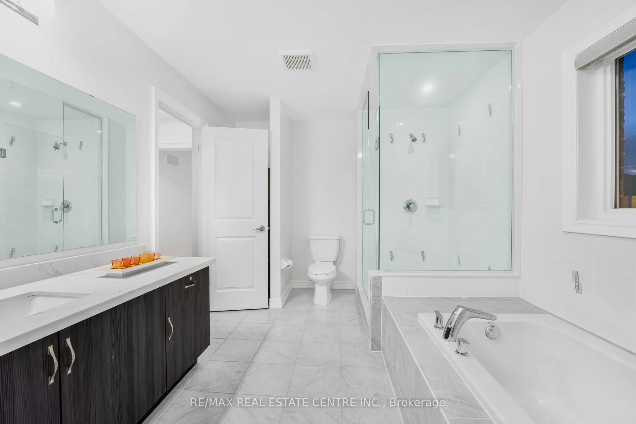 5 Forsyth Crescent E