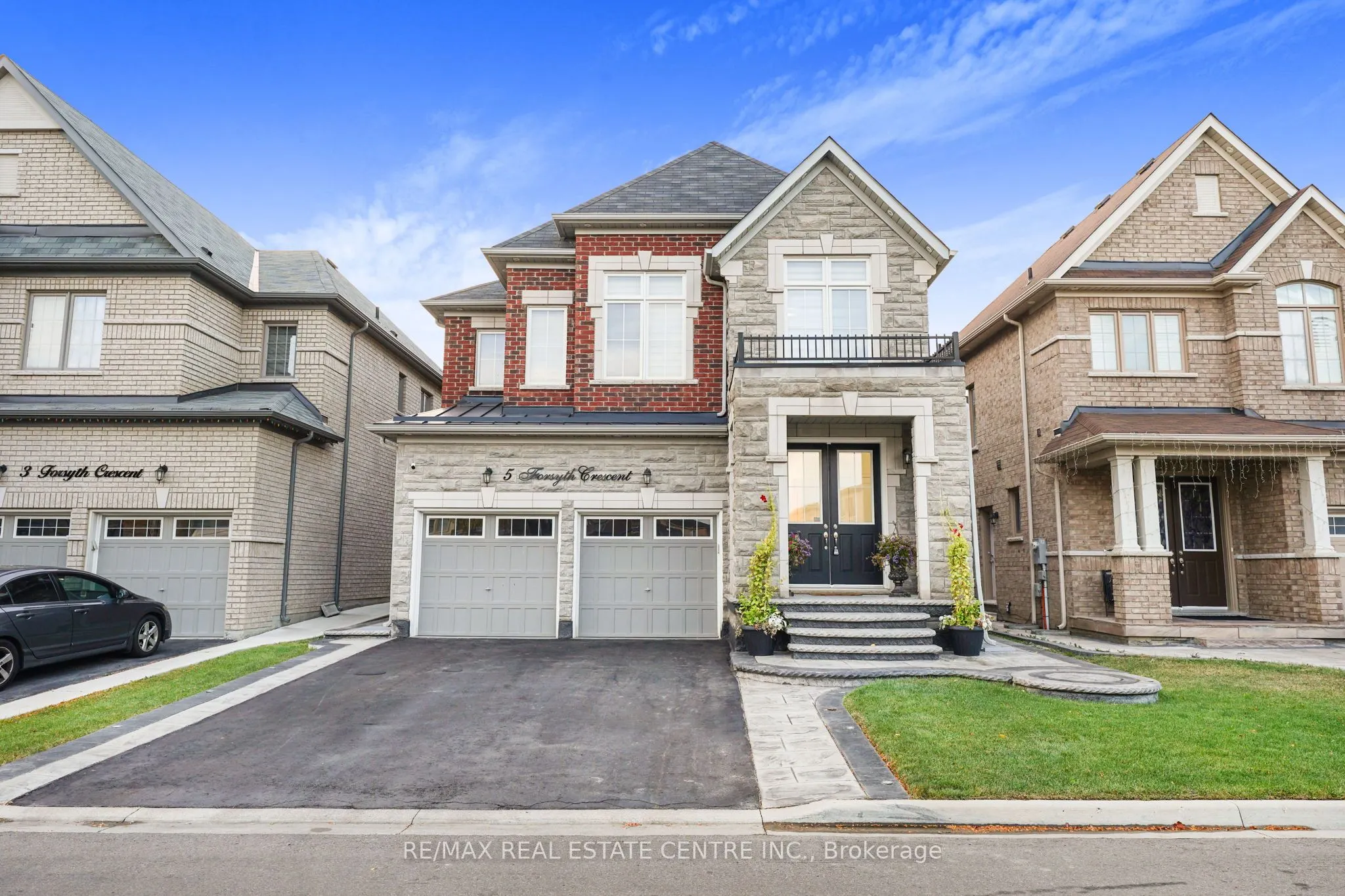 5 Forsyth Crescent E