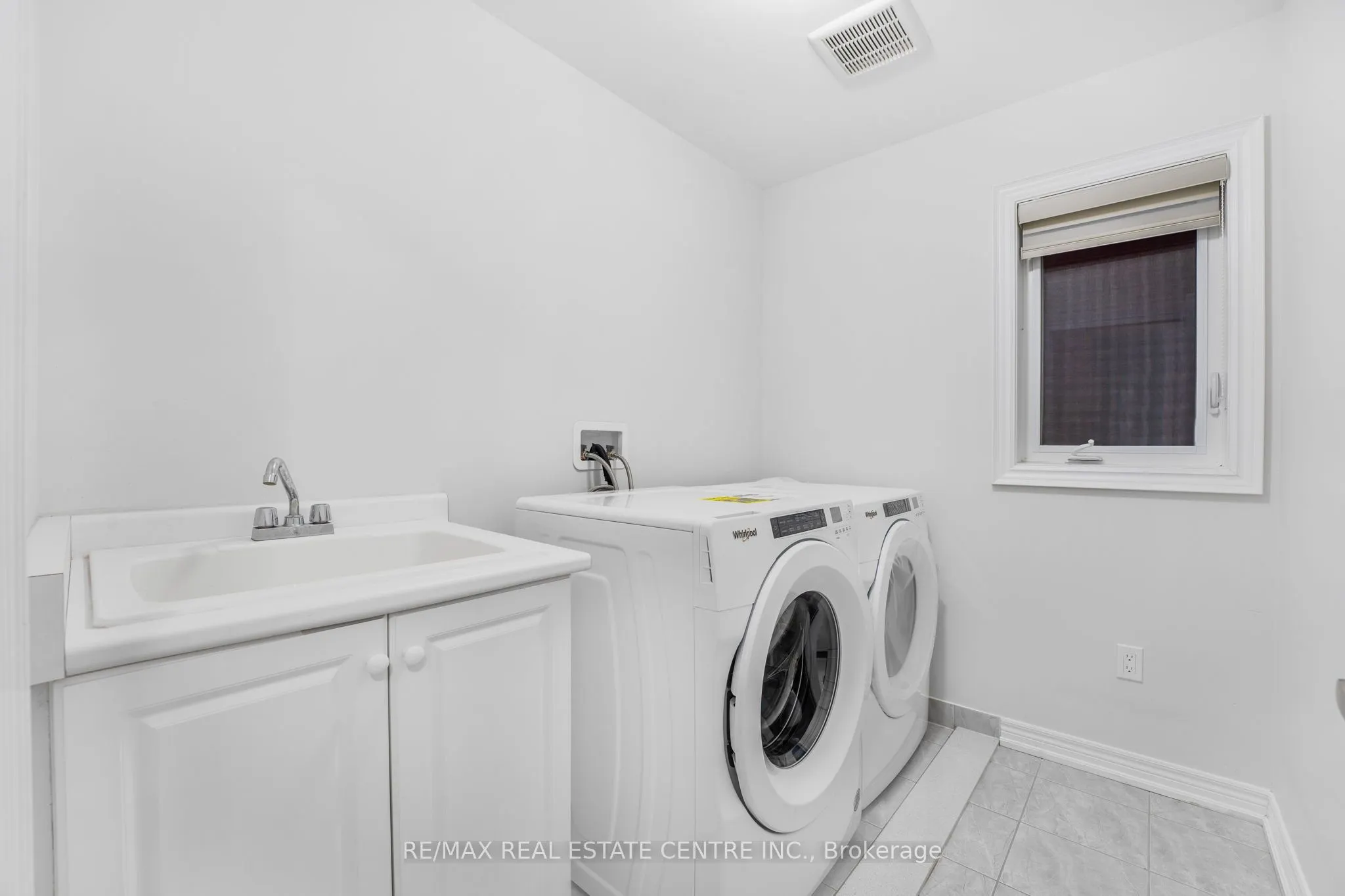 5 Forsyth Crescent E