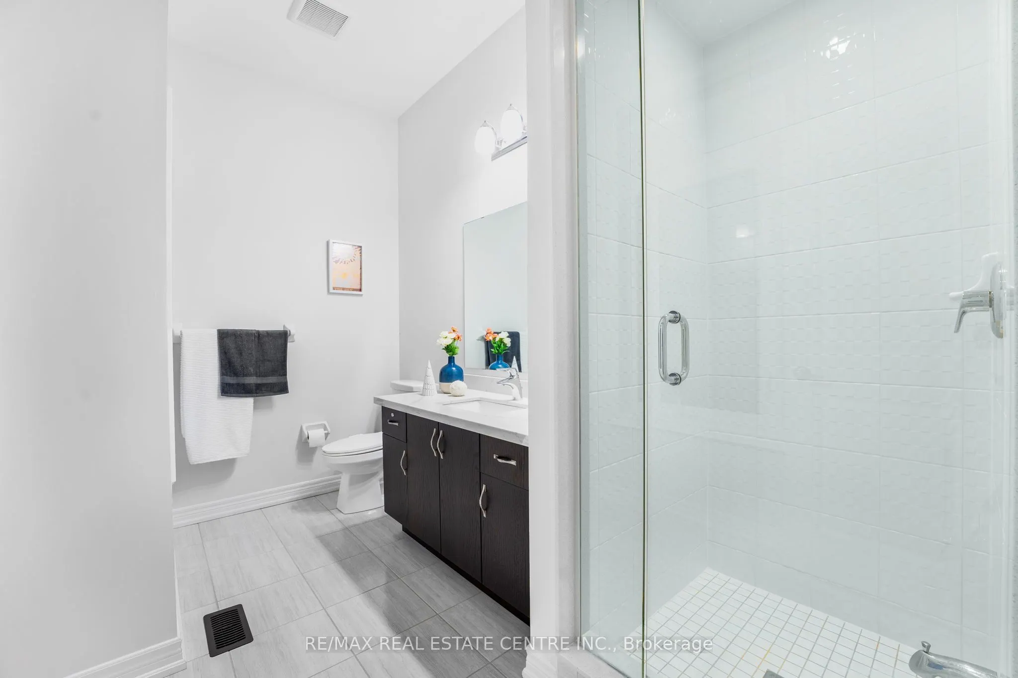 5 Forsyth Crescent E