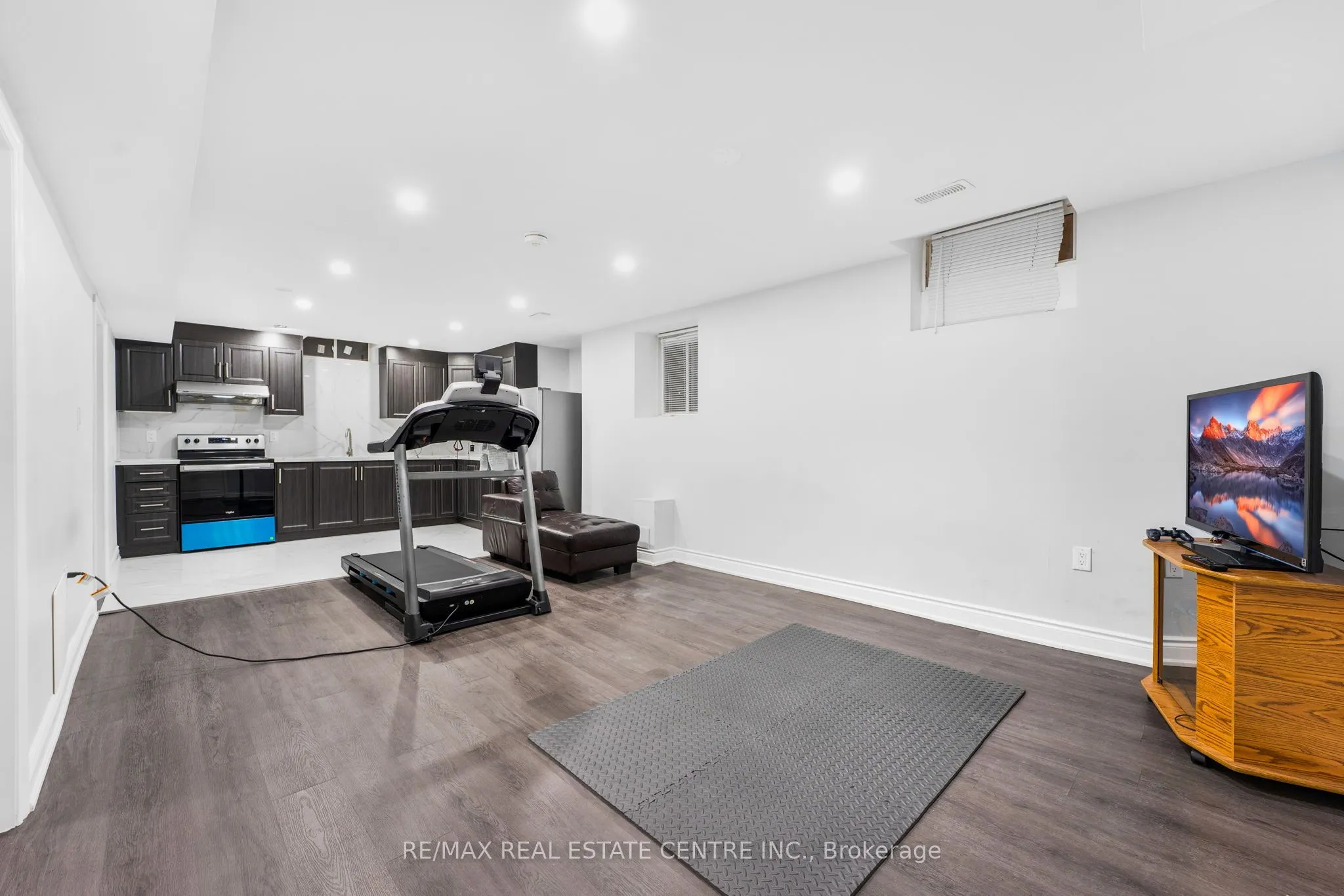 5 Forsyth Crescent E