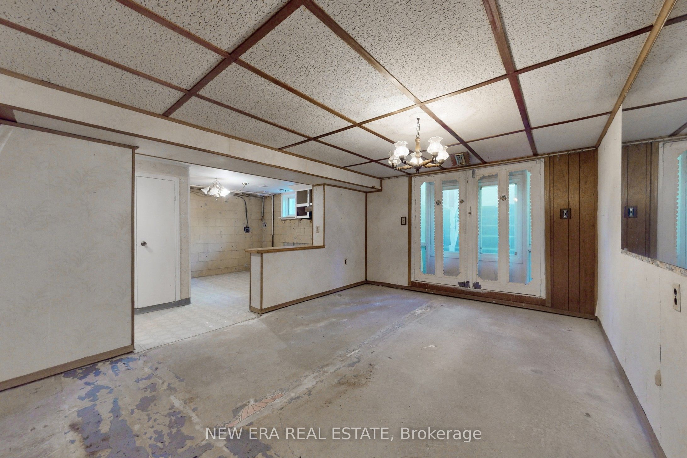 875 Hampton Crescent