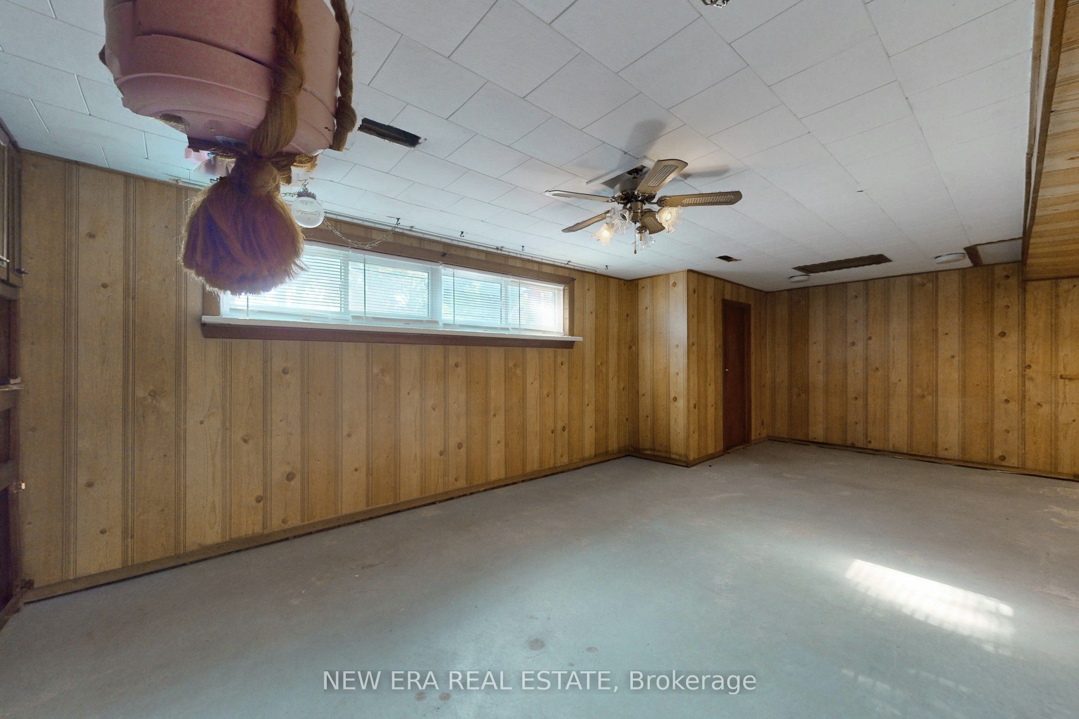 875 Hampton Crescent