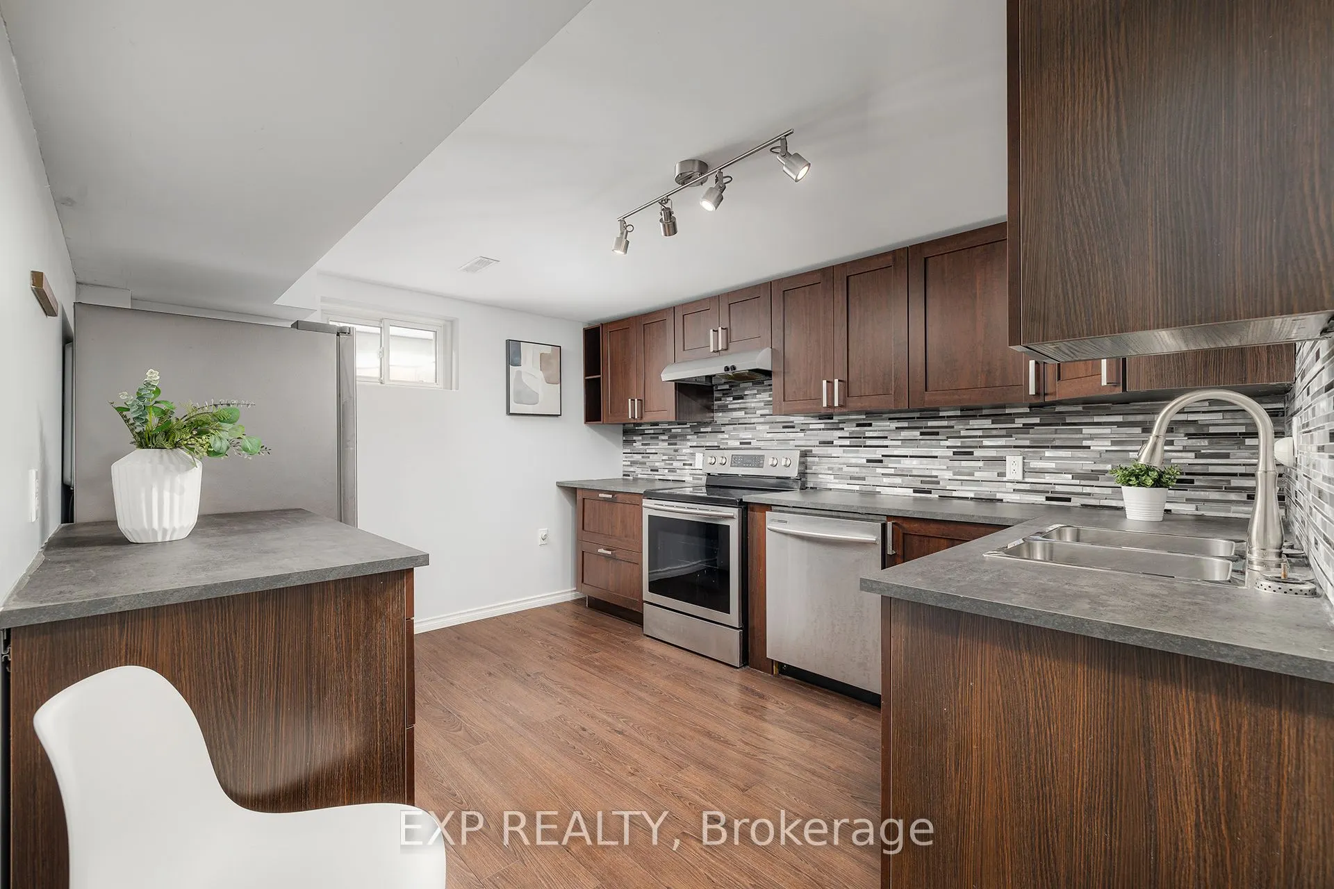 95 Avonmore Crescent