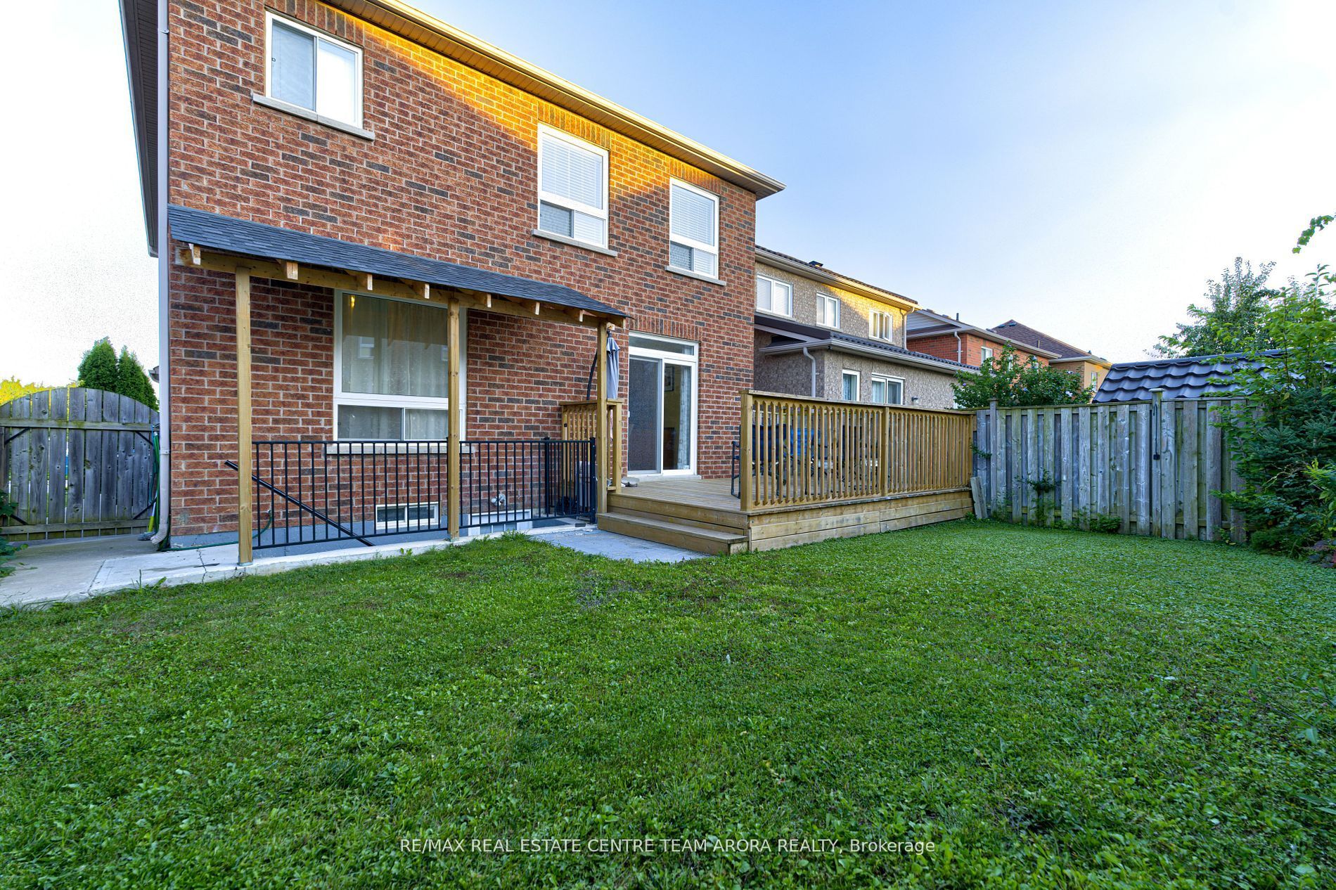 10 Pergola Way