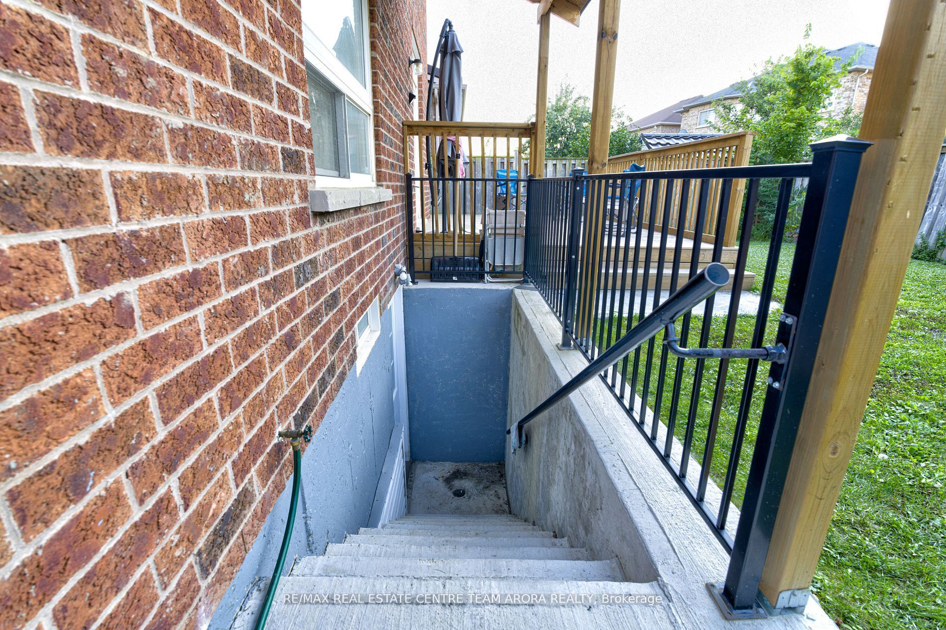 10 Pergola Way