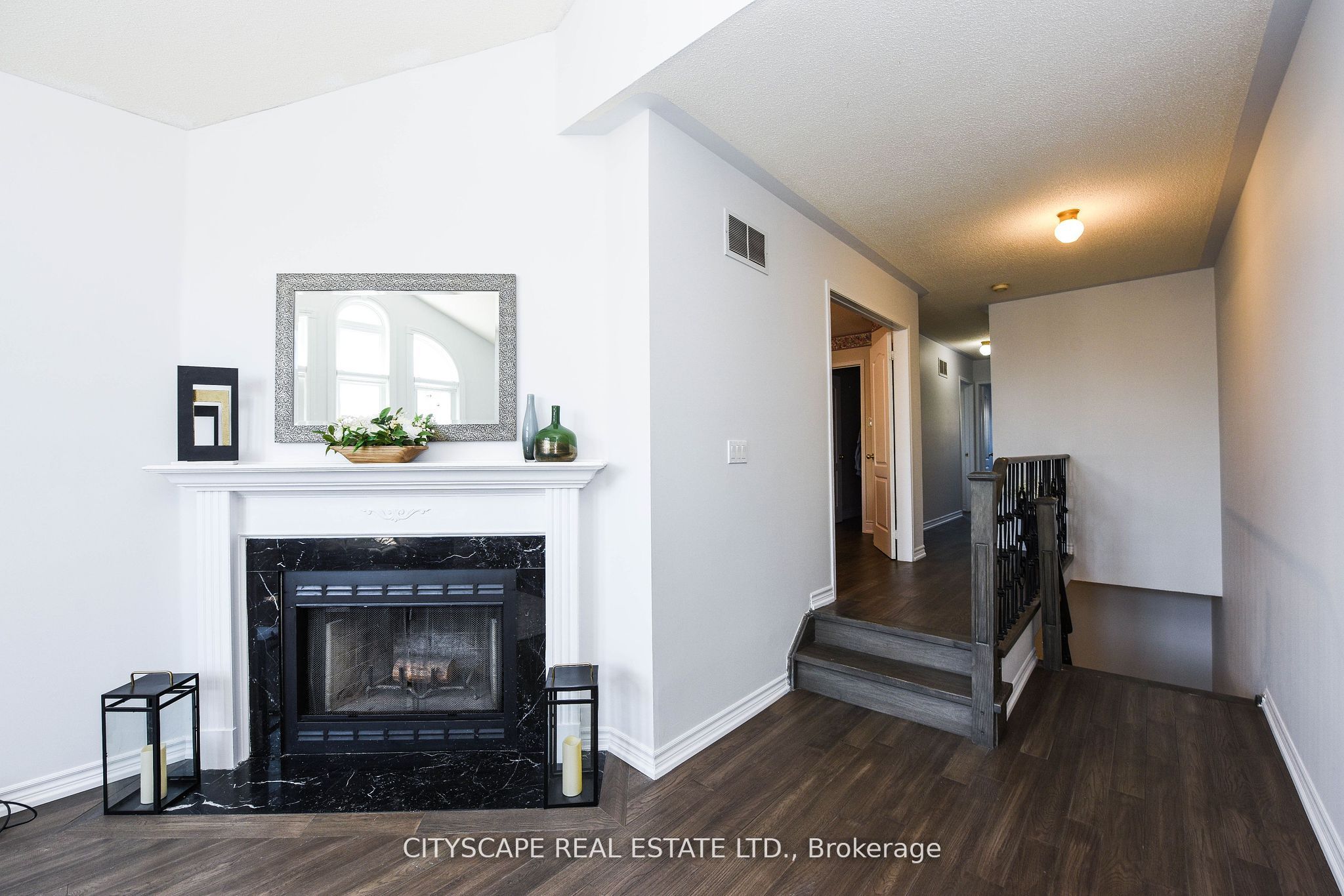 6037 Clover Ridge Crescent
