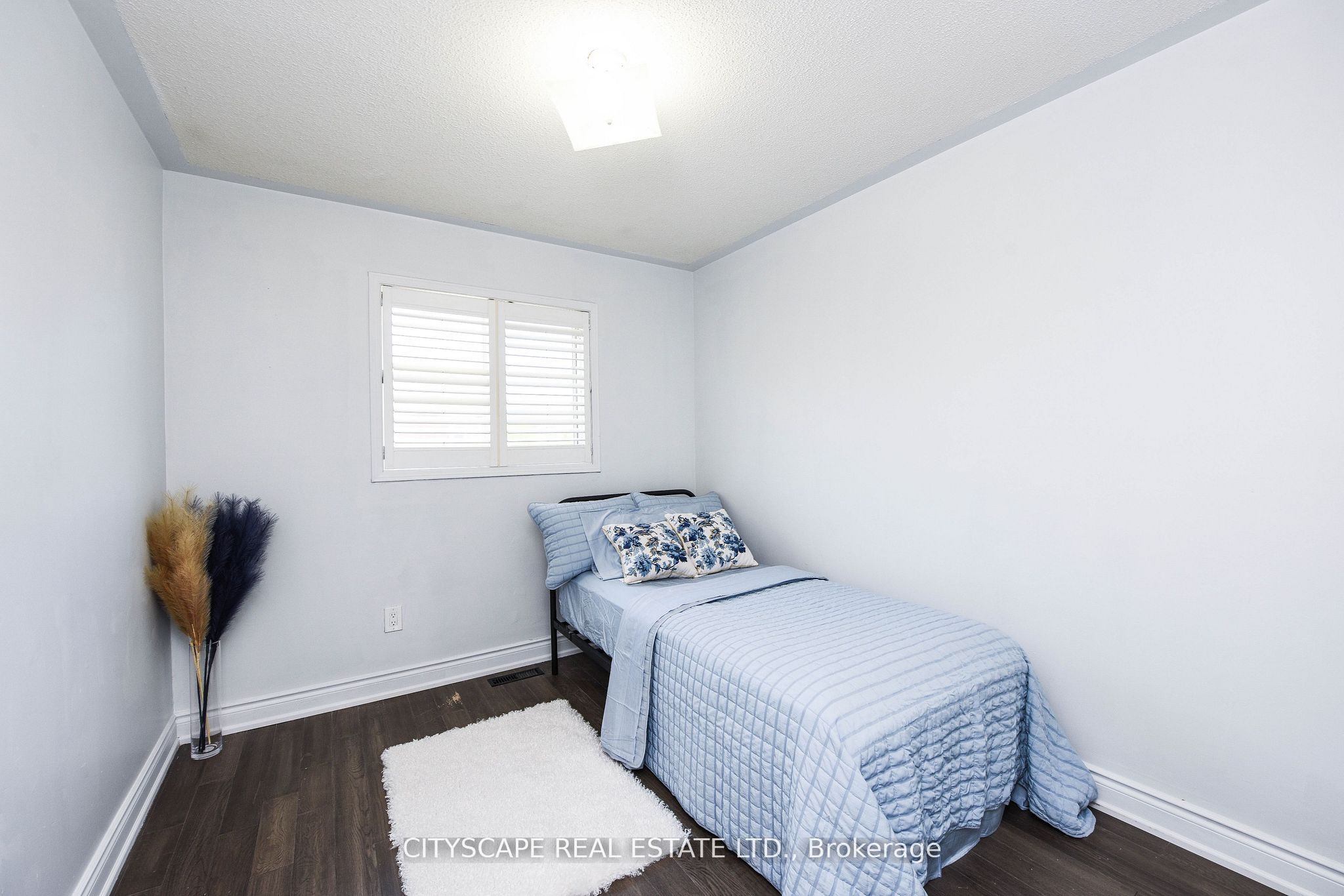6037 Clover Ridge Crescent