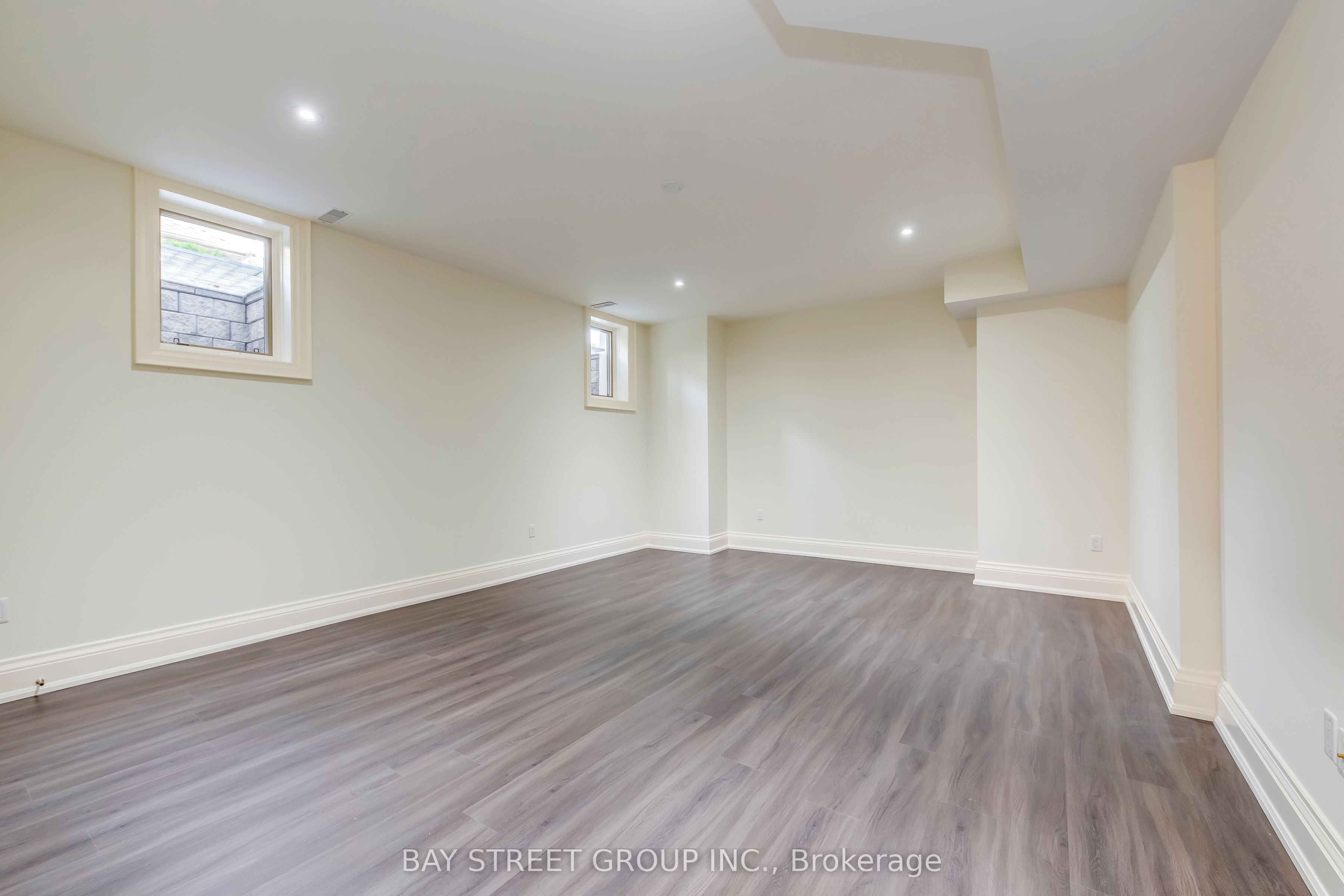 1031 Lakeshore Road W