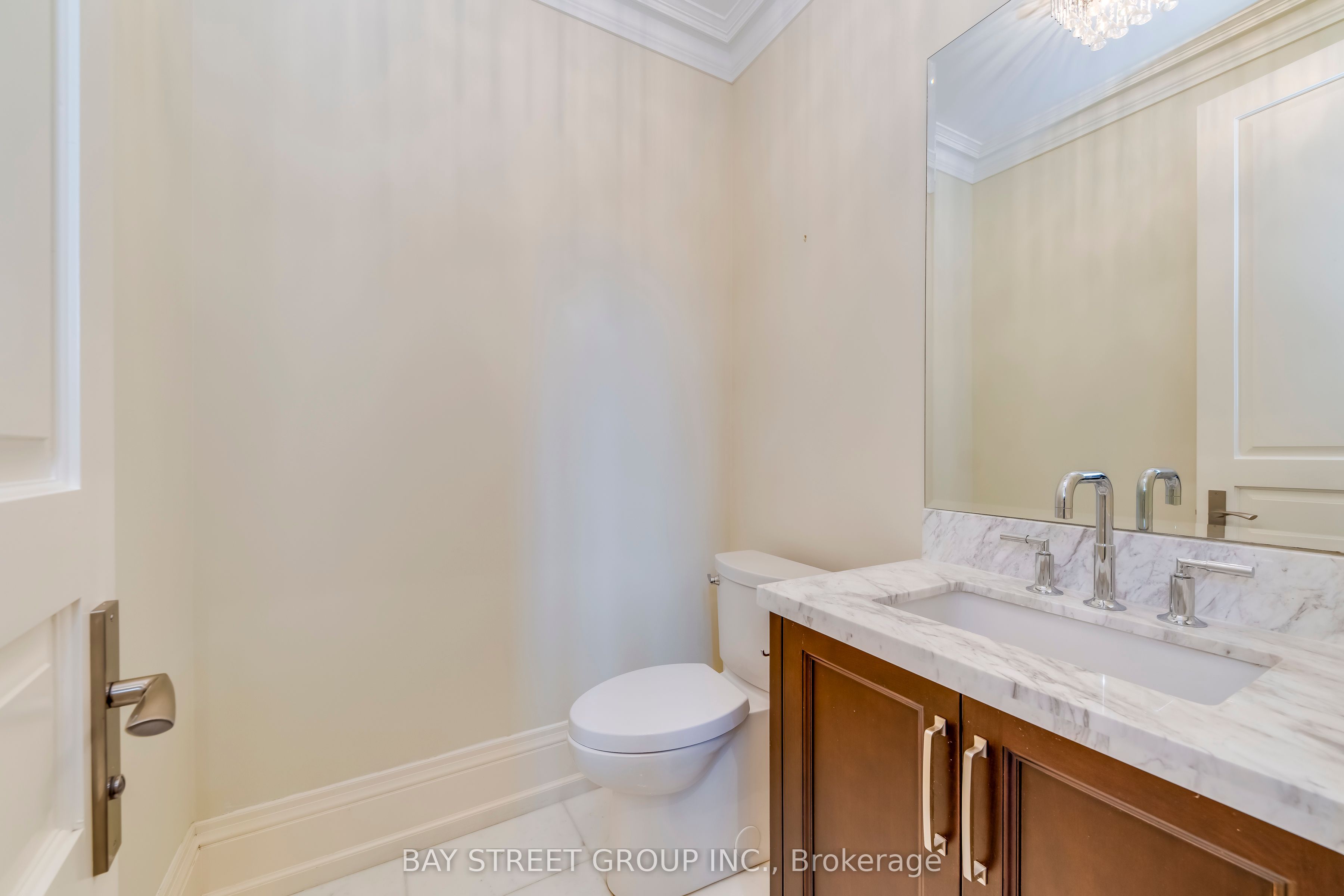 1031 Lakeshore Road W