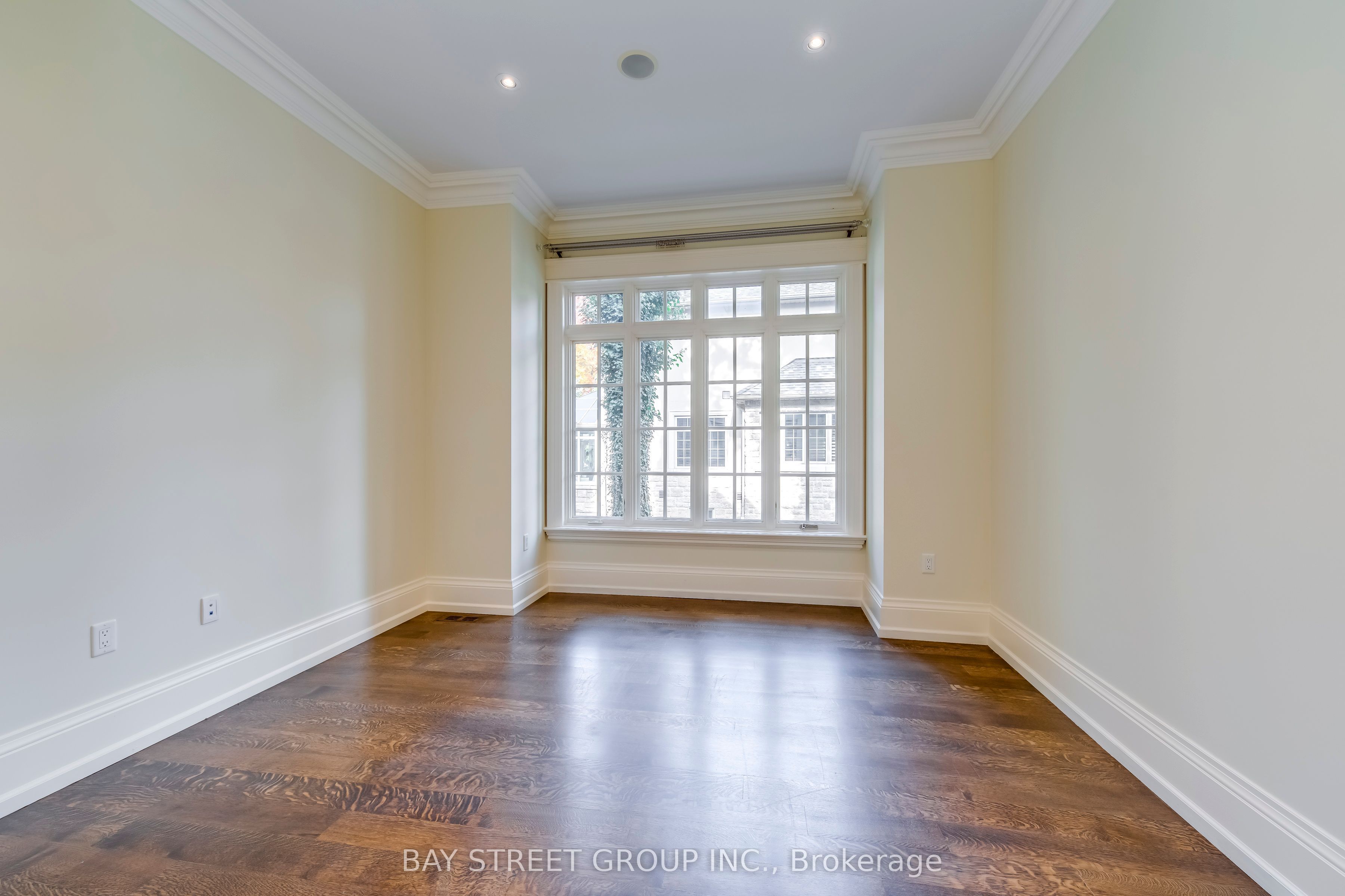1031 Lakeshore Road W