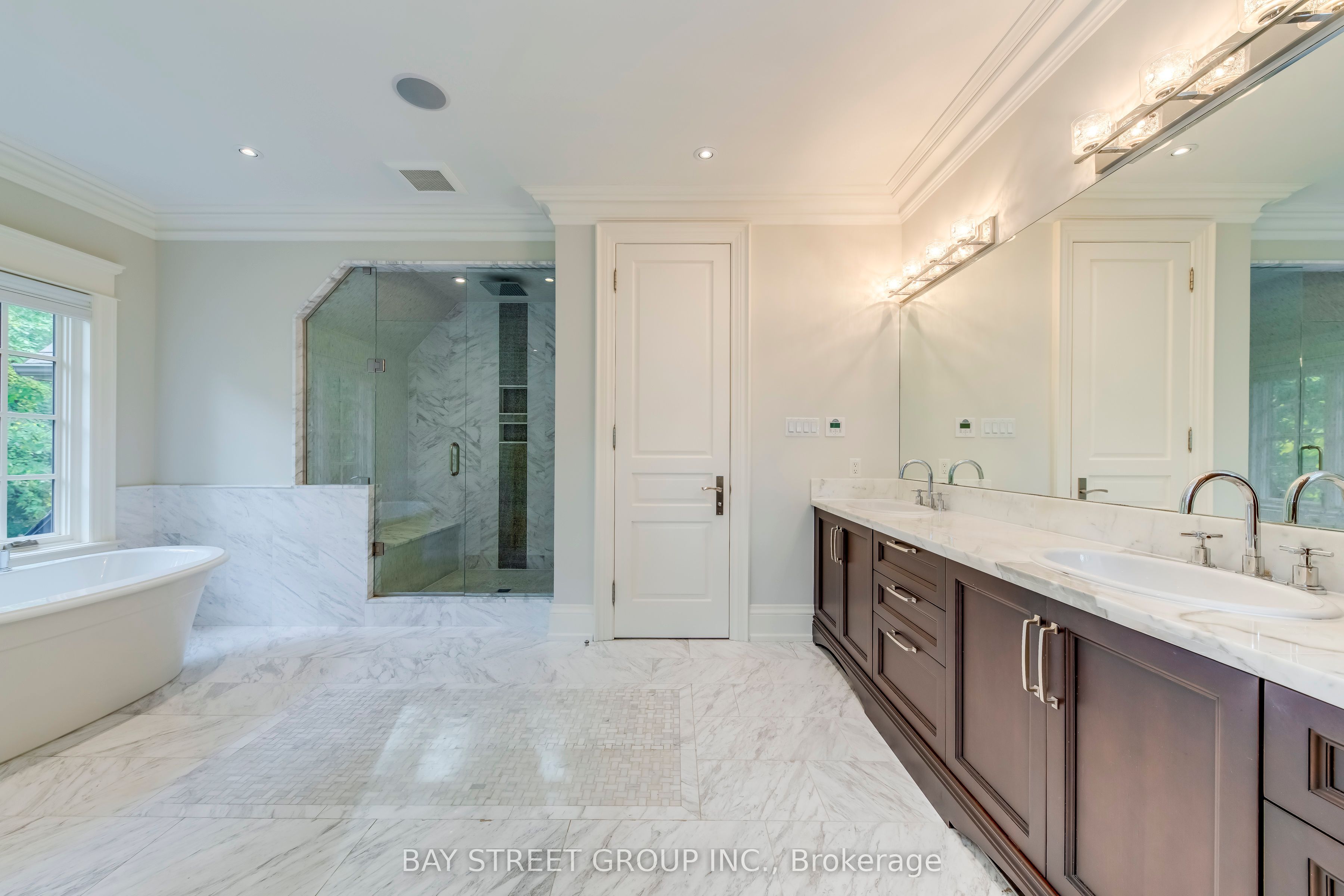 1031 Lakeshore Road W
