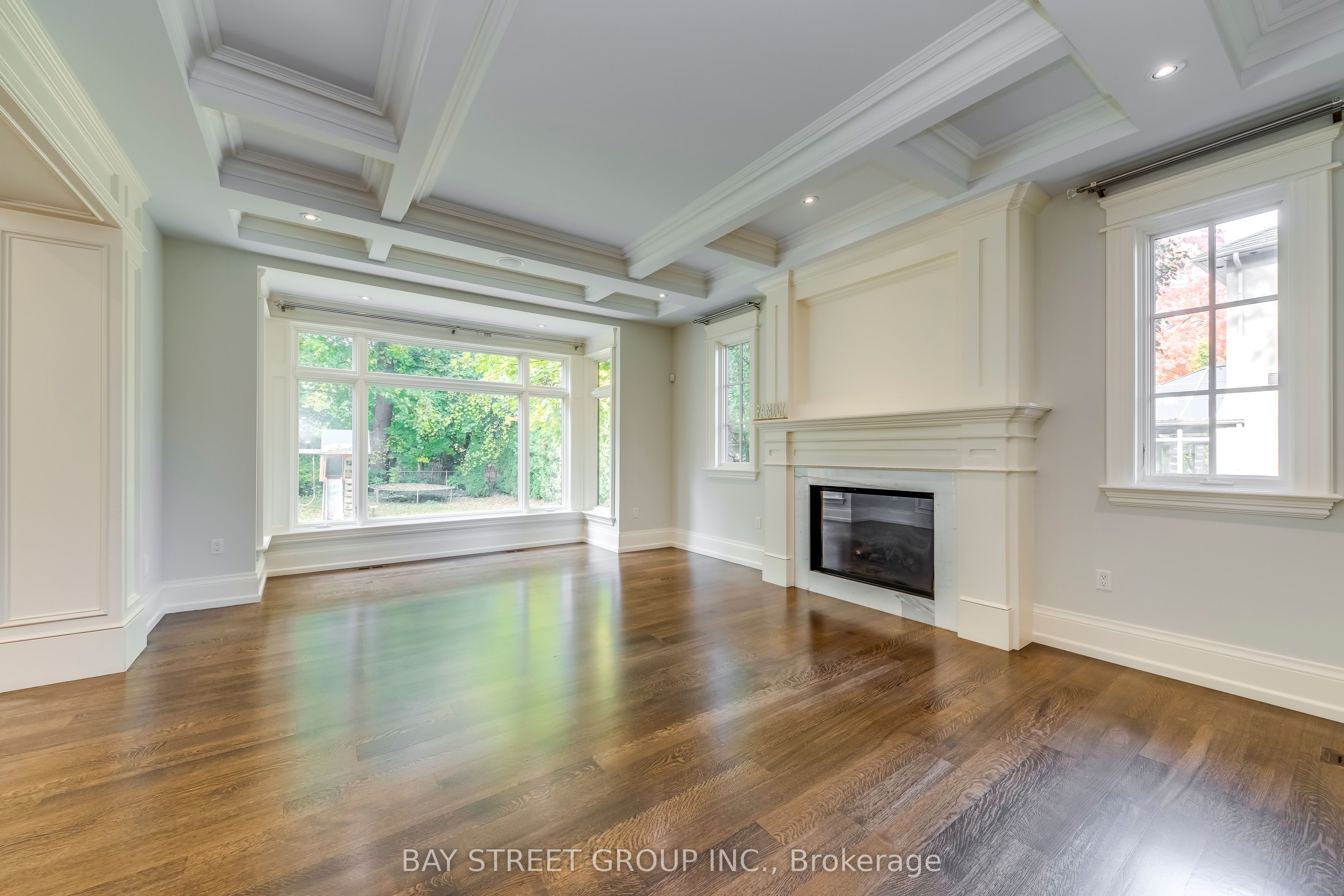 1031 Lakeshore Road W