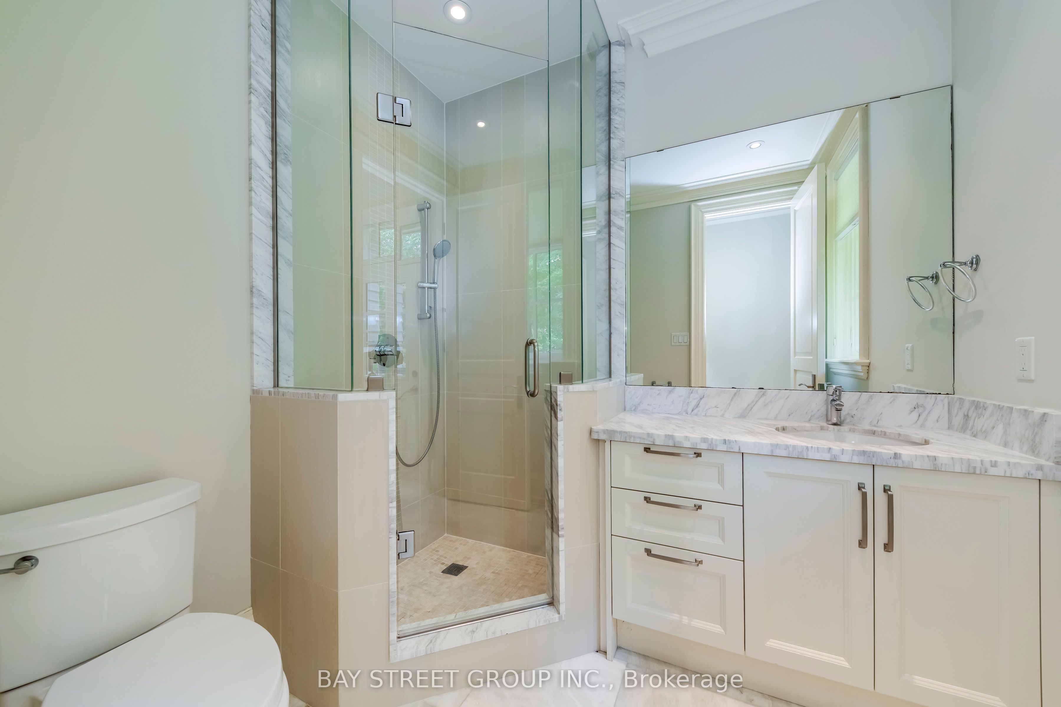 1031 Lakeshore Road W