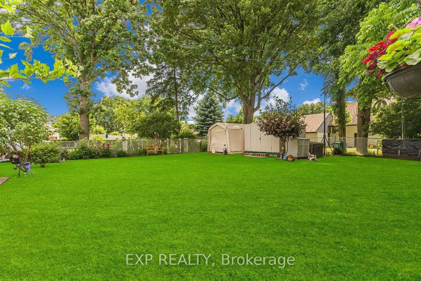 215 Elmwood Crescent
