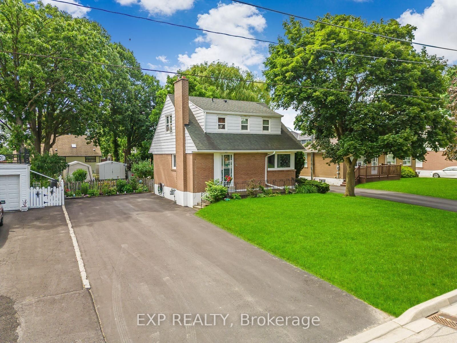 215 Elmwood Crescent