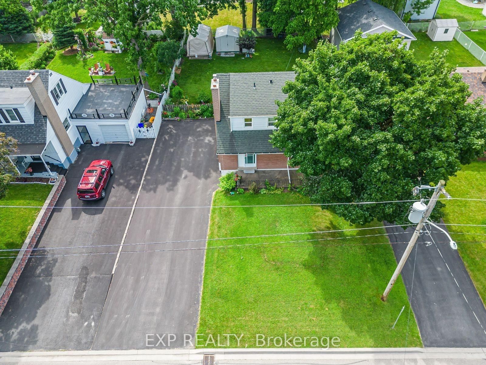 215 Elmwood Crescent