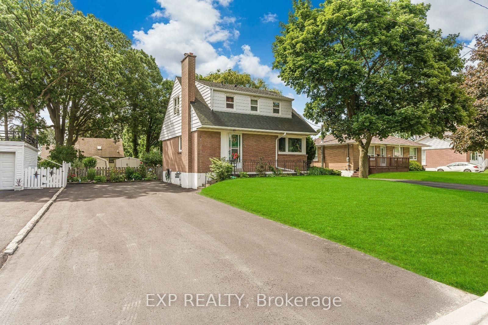 215 Elmwood Crescent