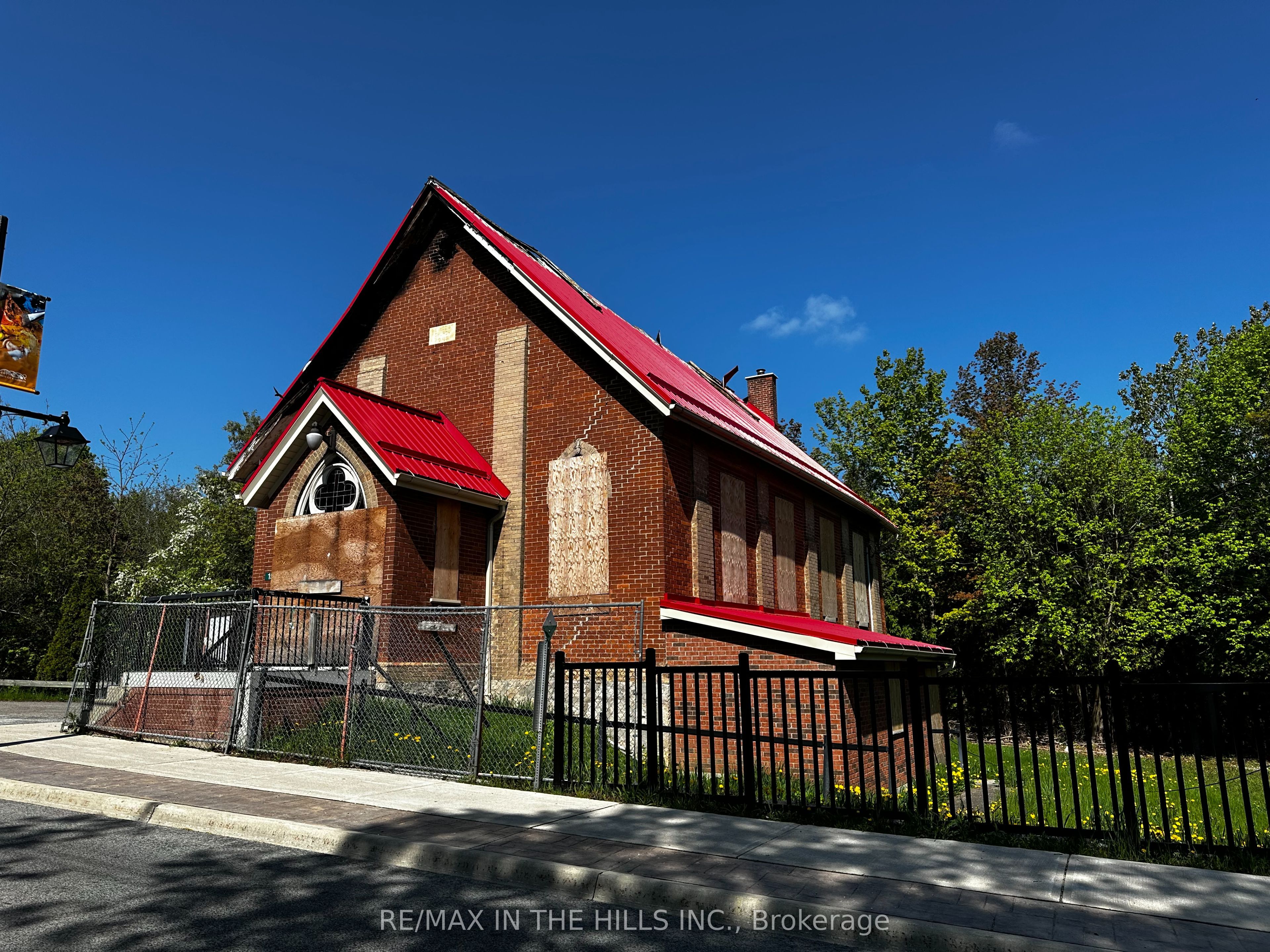1532 Queen Street