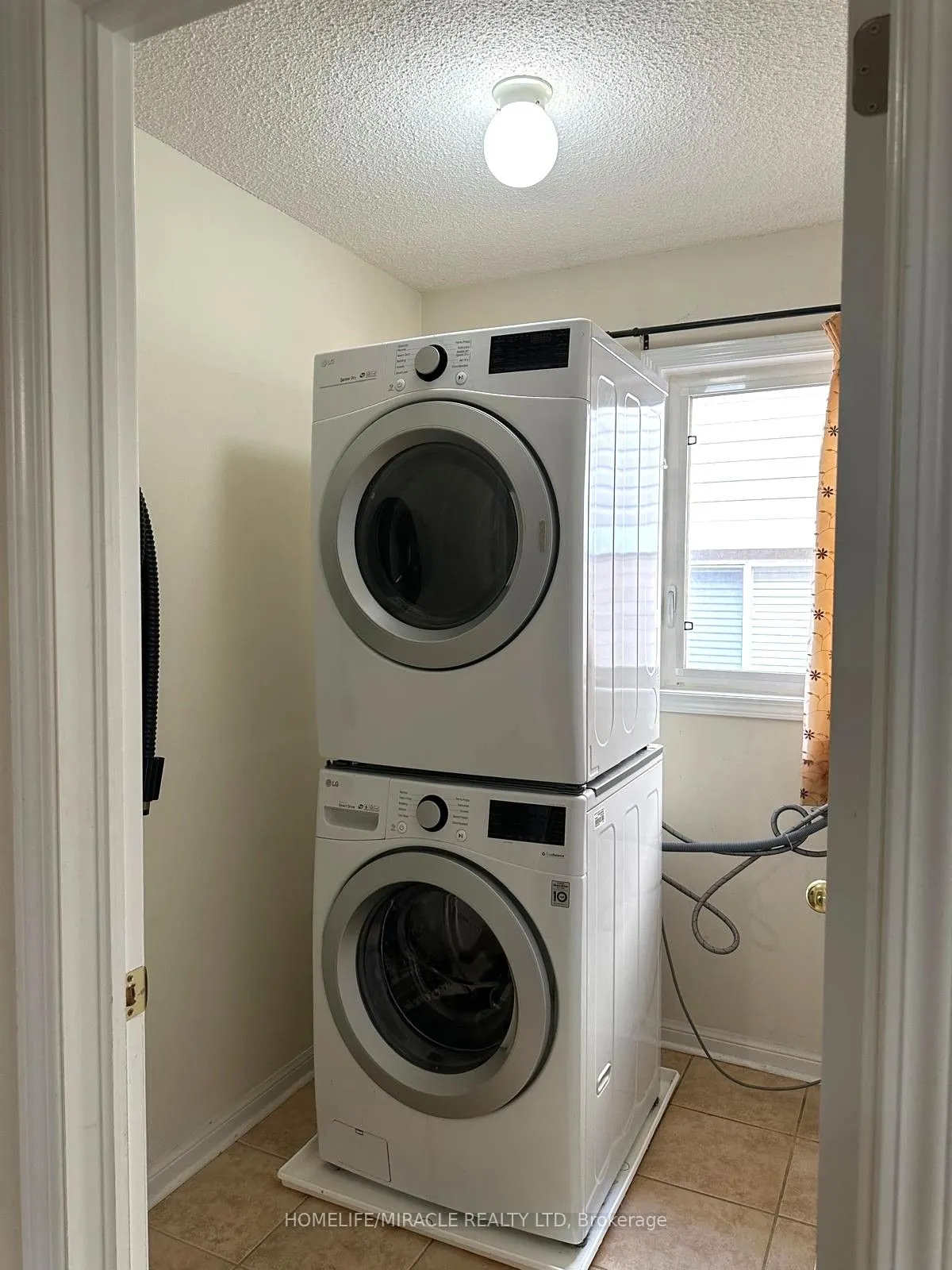 6 Coachlight Crescent