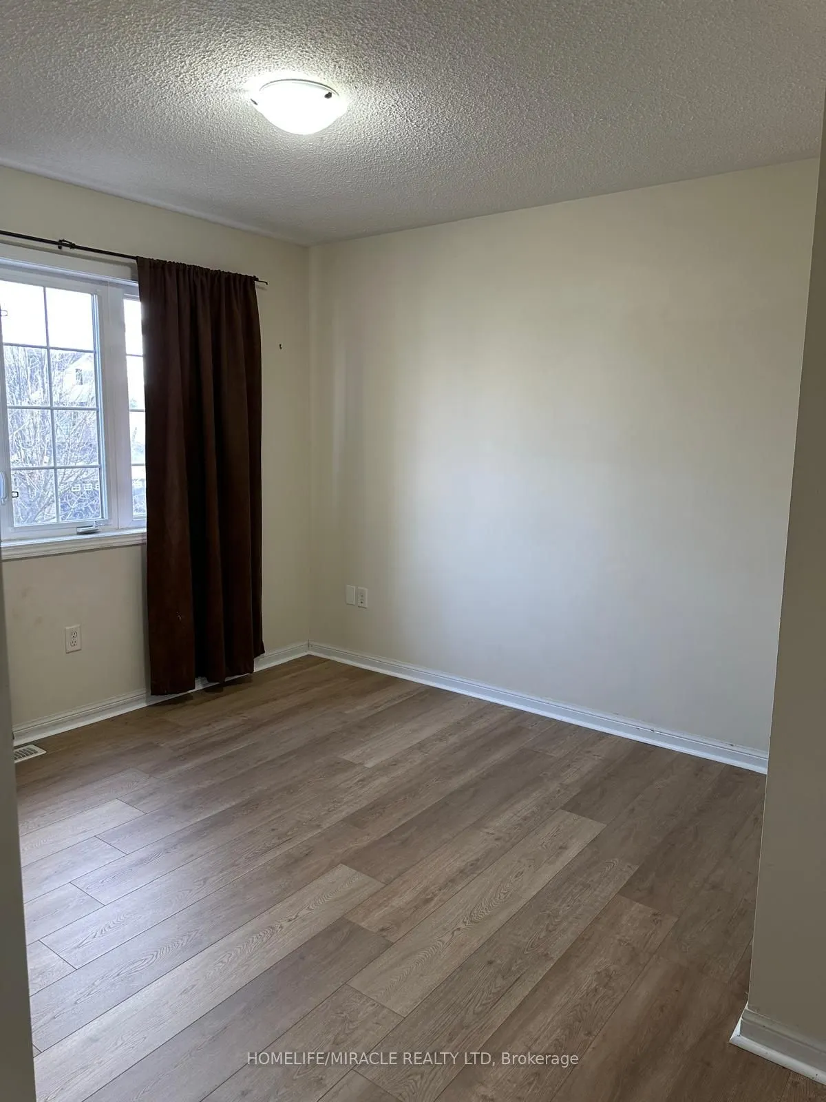 6 Coachlight Crescent