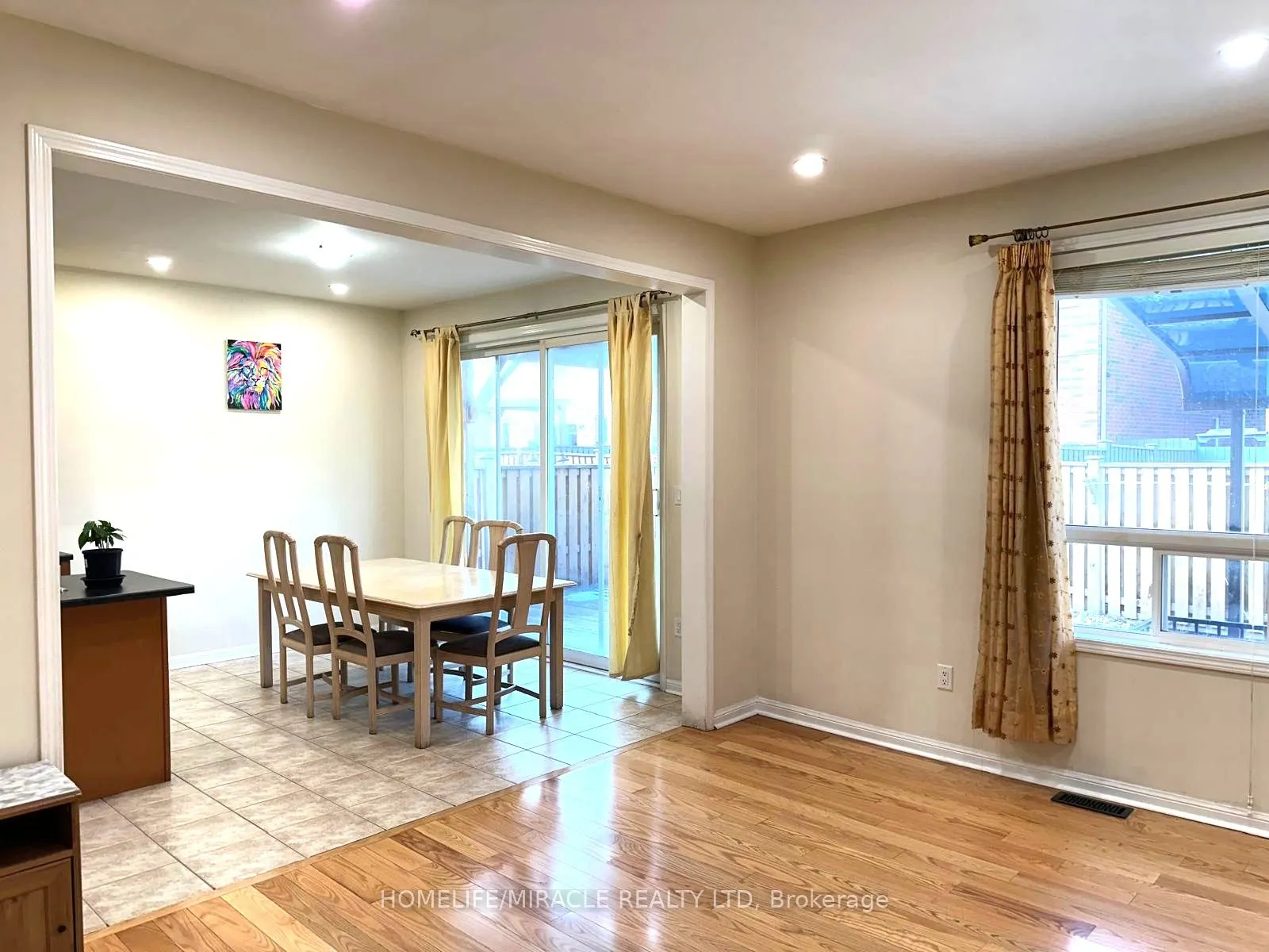 6 Coachlight Crescent
