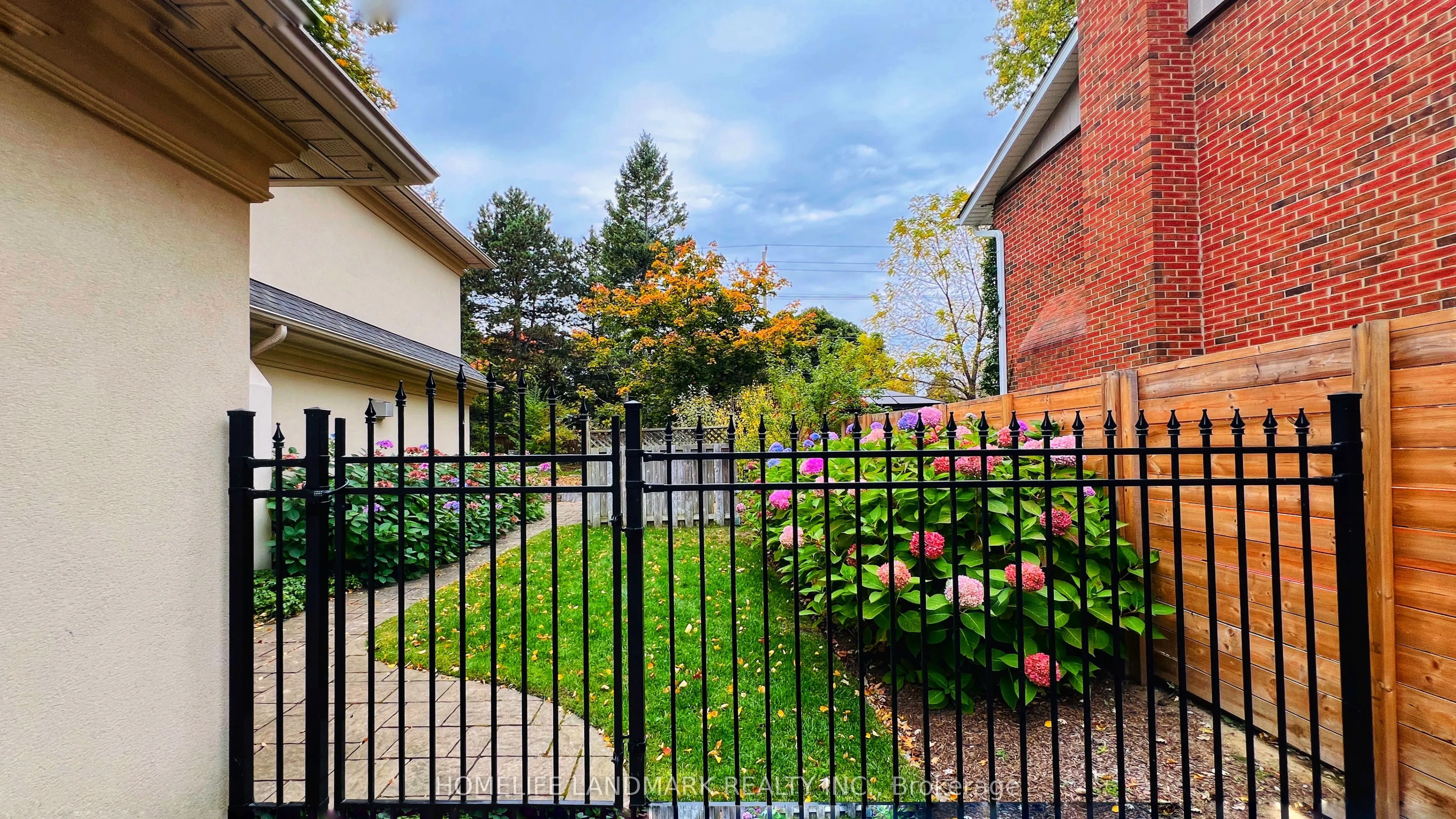 2333 Bennington Gate