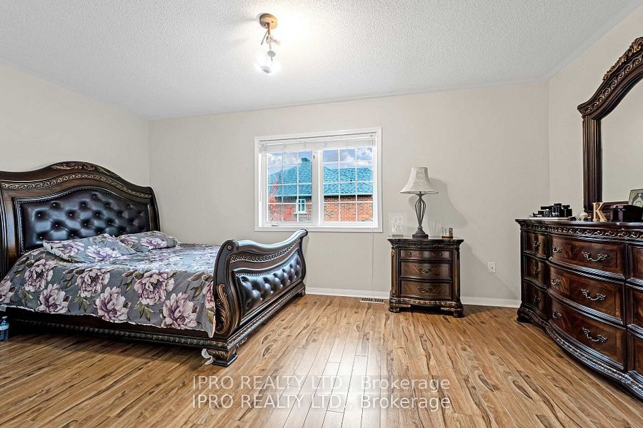 573 Willmott Crescent