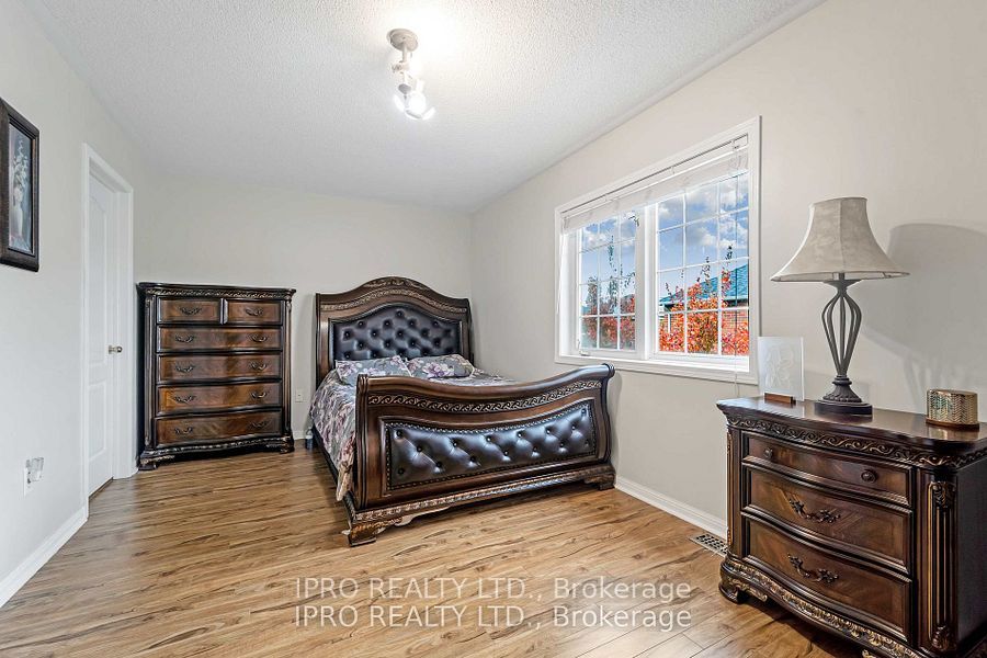 573 Willmott Crescent