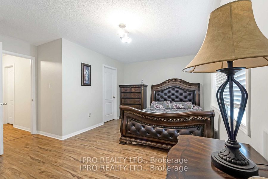 573 Willmott Crescent