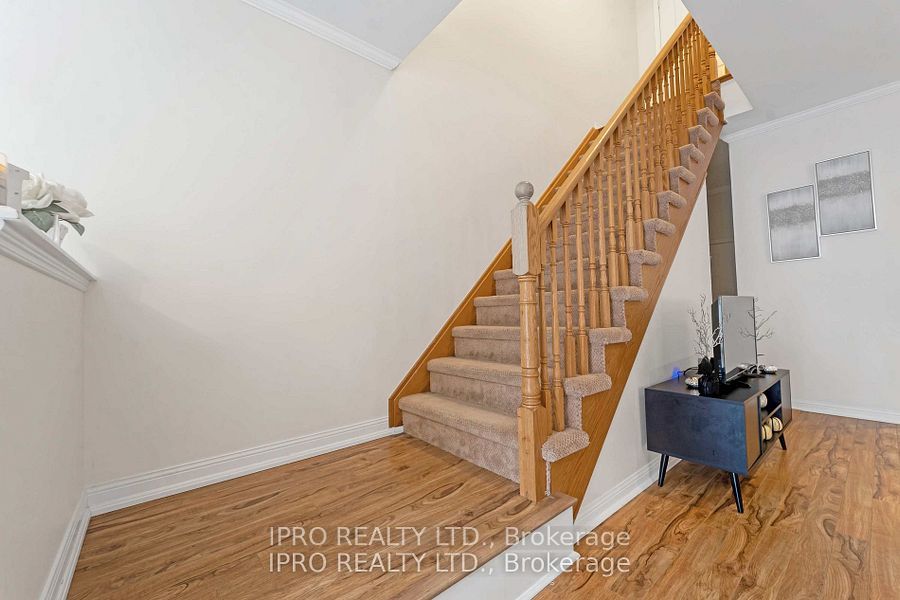 573 Willmott Crescent