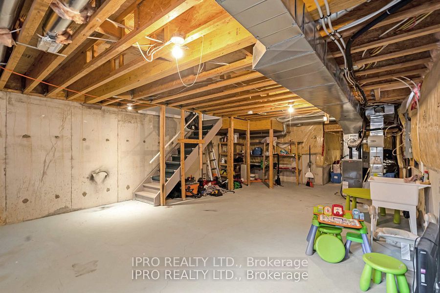 573 Willmott Crescent