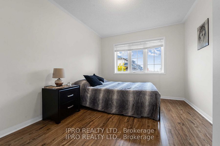 573 Willmott Crescent