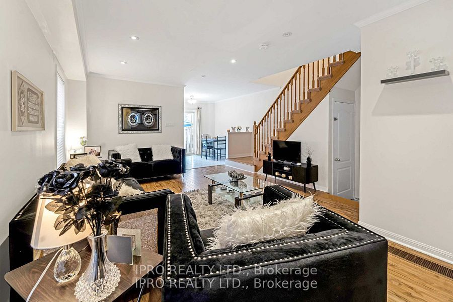 573 Willmott Crescent