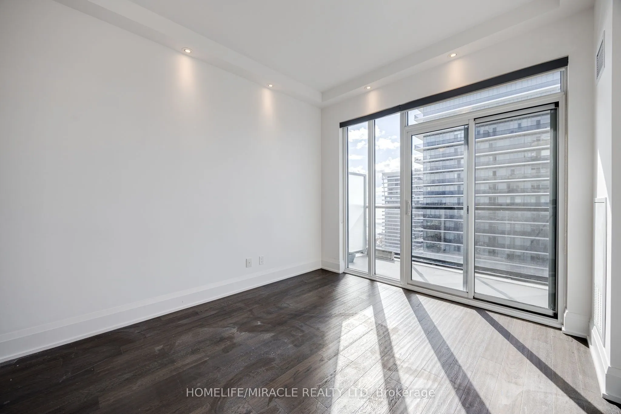 56 Annie Craig Drive, #LPH03