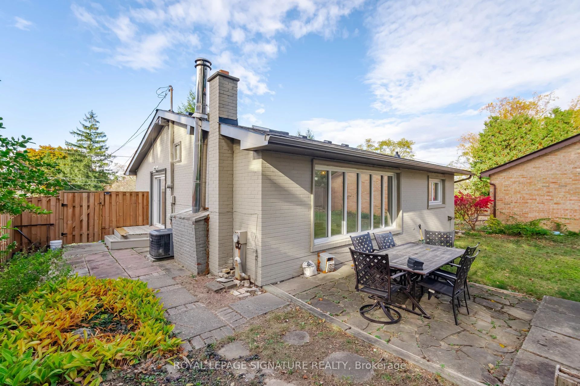 2557 Mindemoya Road
