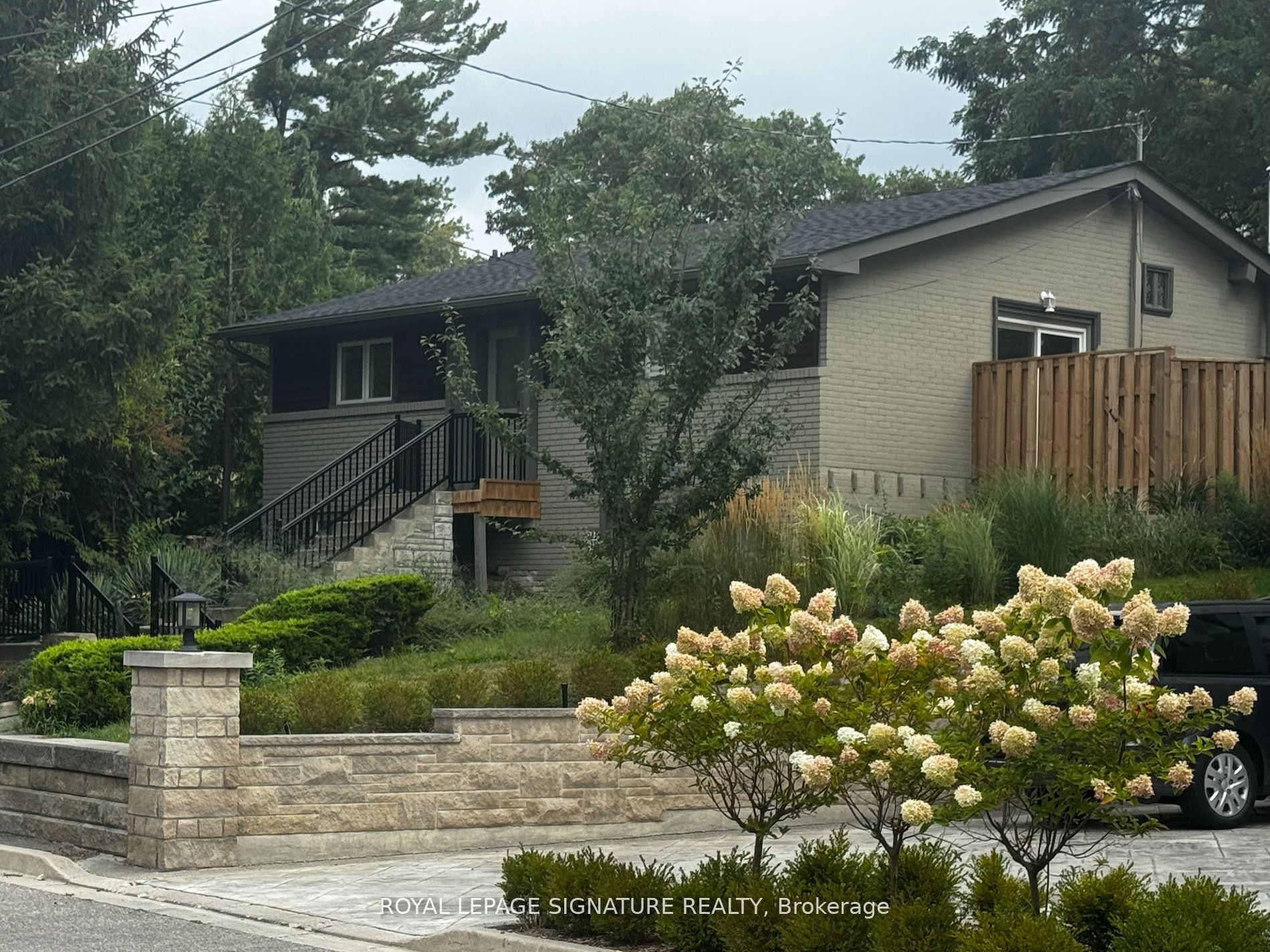 2557 Mindemoya Road