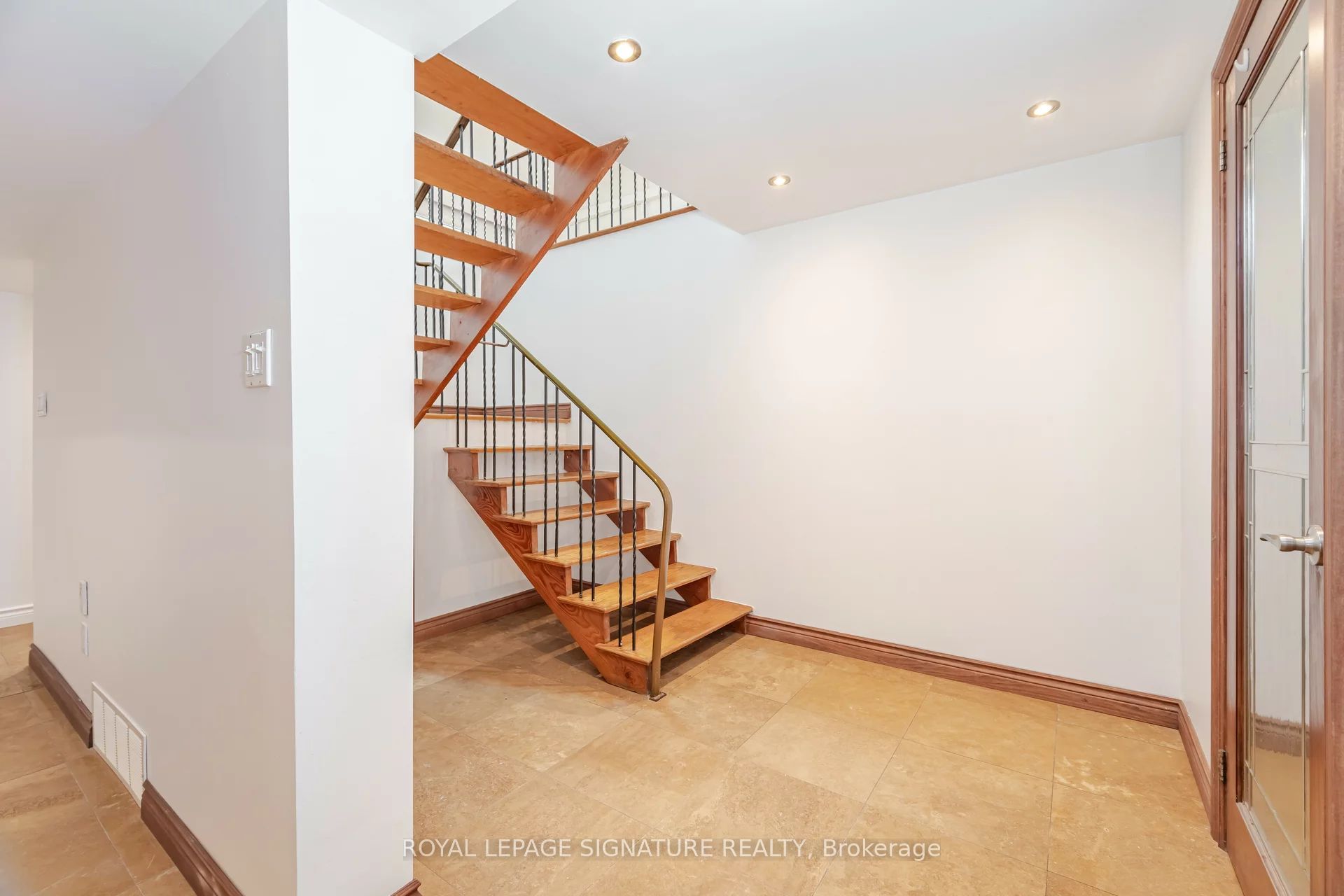 2557 Mindemoya Road