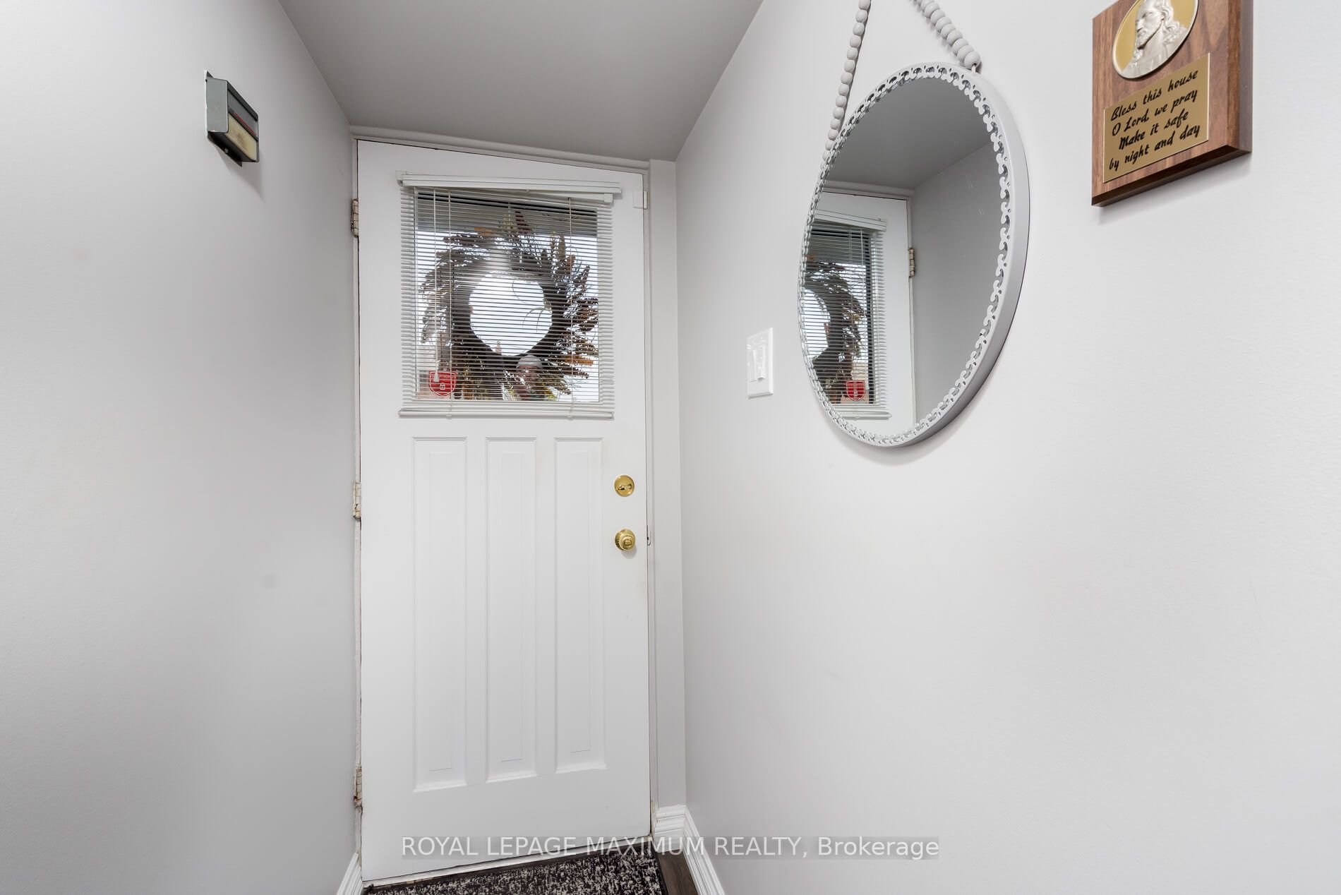 44 Flagstick Court