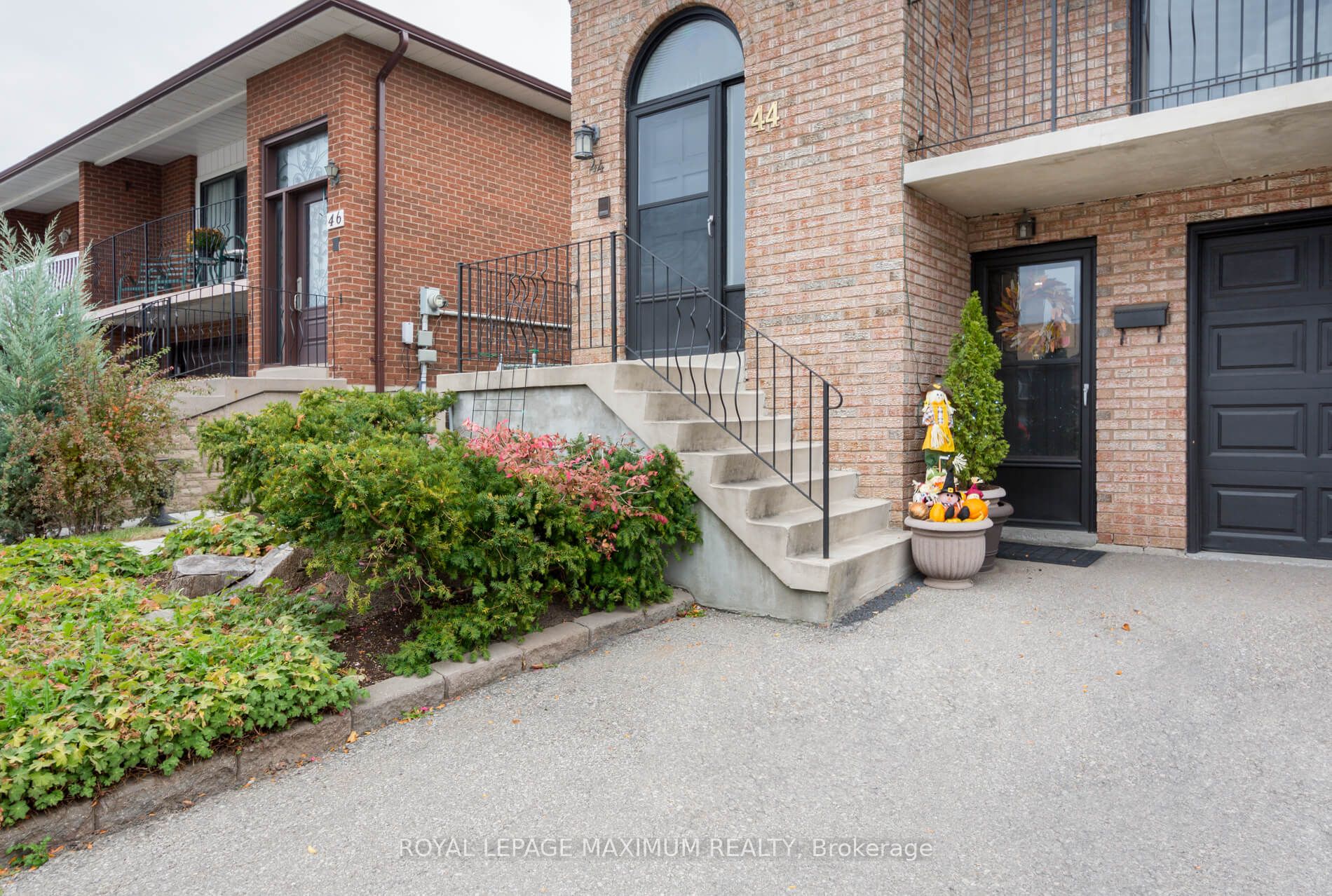 44 Flagstick Court