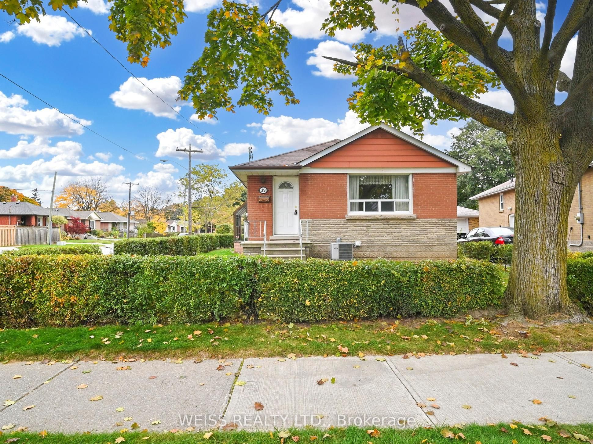39 Savona Drive