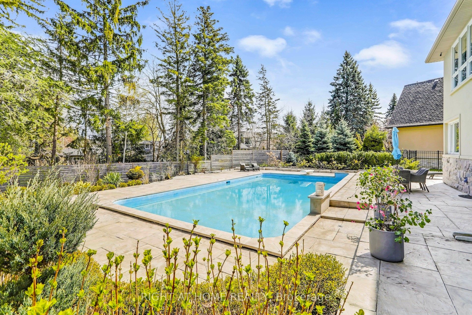 471 Country Club Crescent