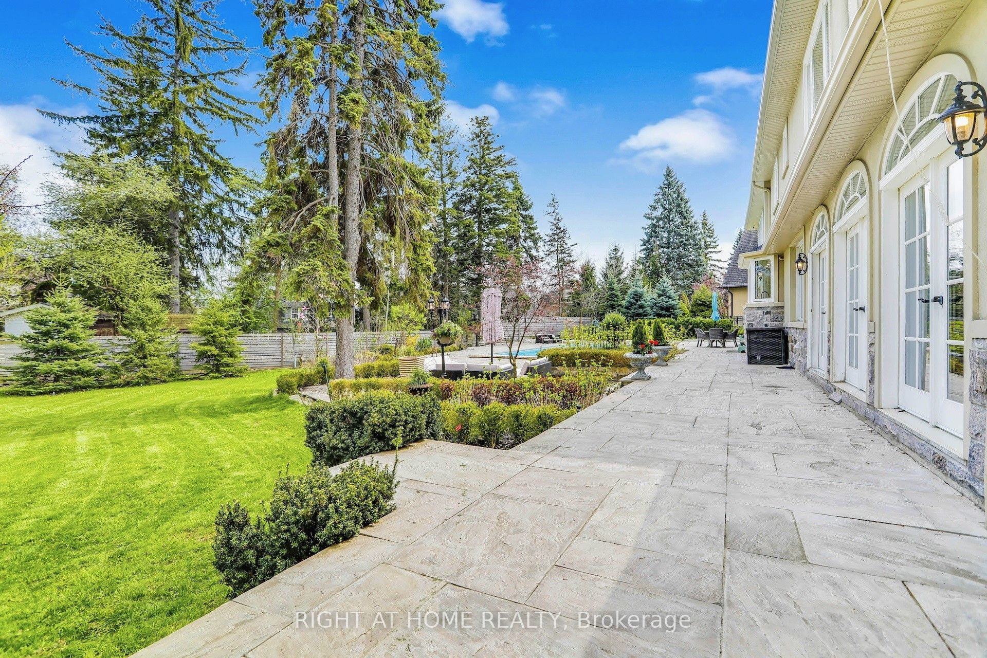 471 Country Club Crescent