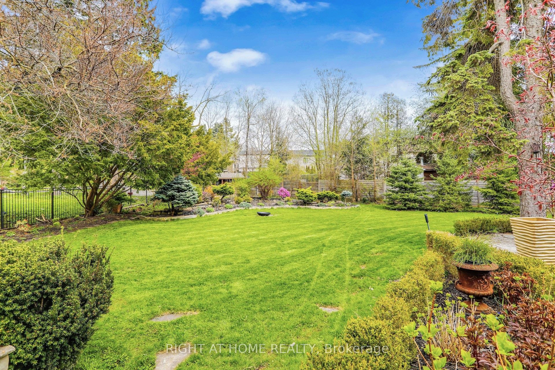 471 Country Club Crescent