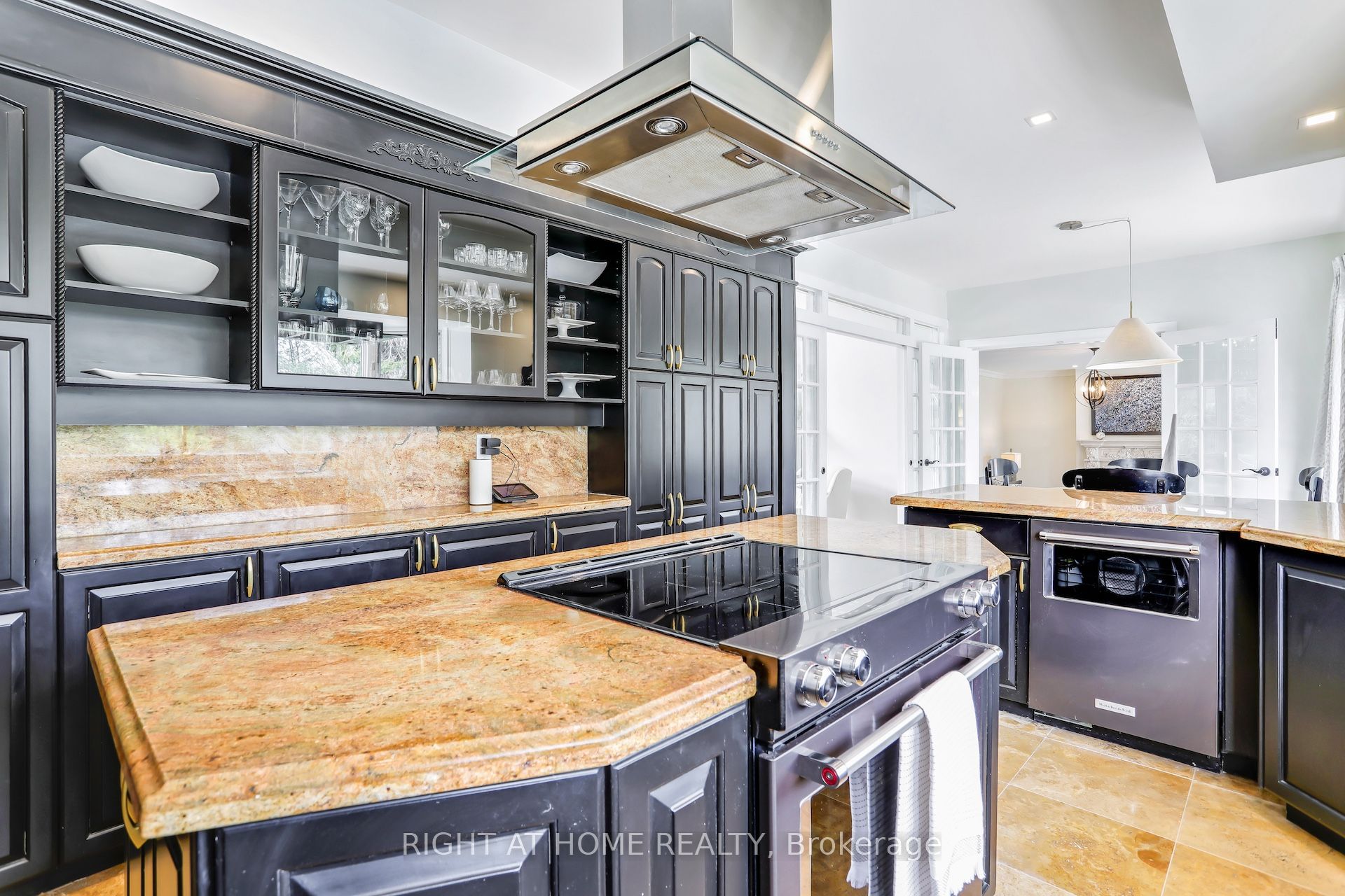 471 Country Club Crescent